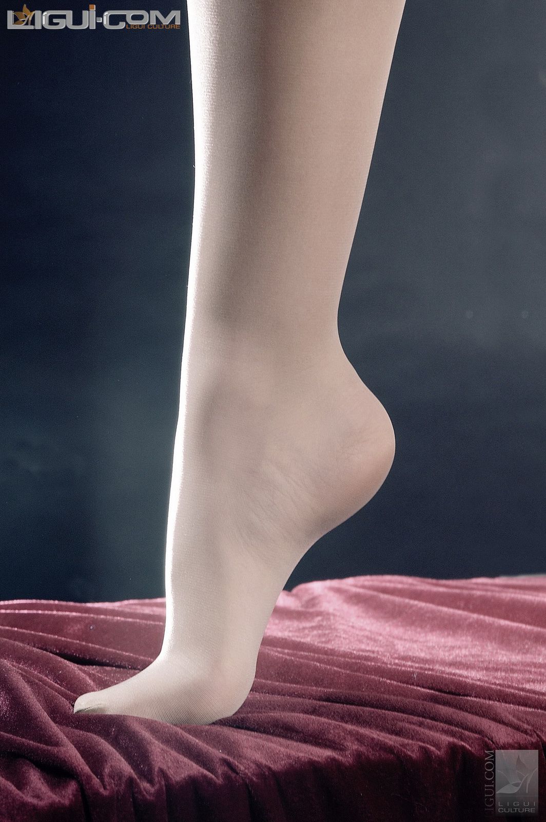Model 倩倩《冷艳倩女》  丝足写真图片-图10