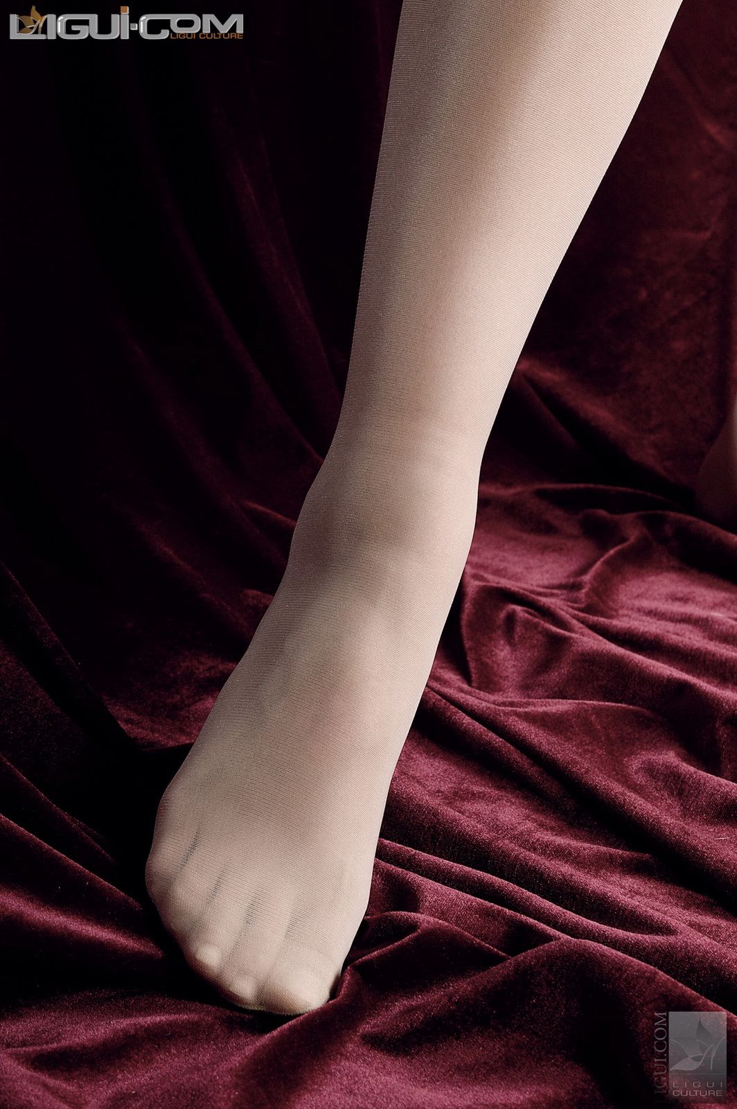 Model 倩倩《冷艳倩女》  丝足写真图片-图7