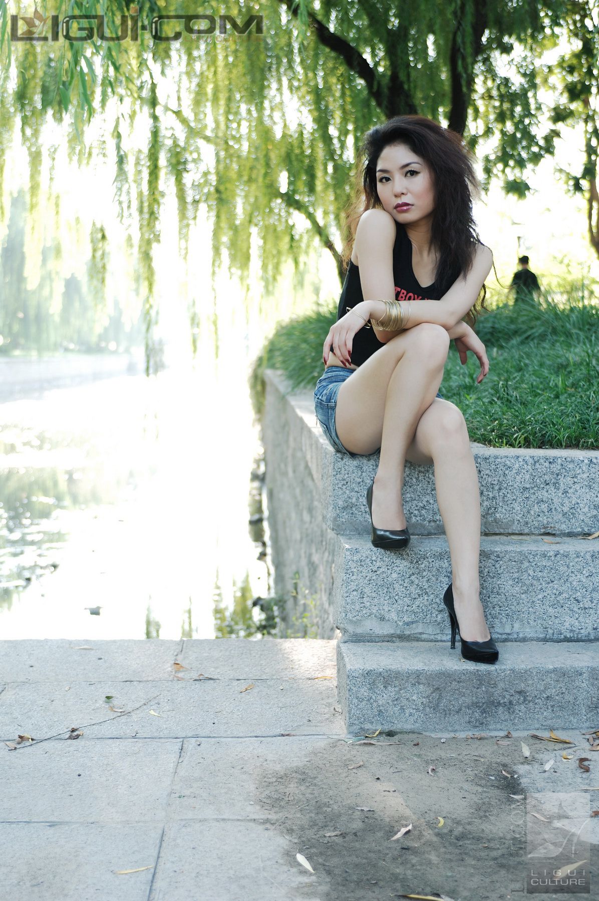 Model 冰清《牛仔和丝袜街拍》  丝足写真图片-图21