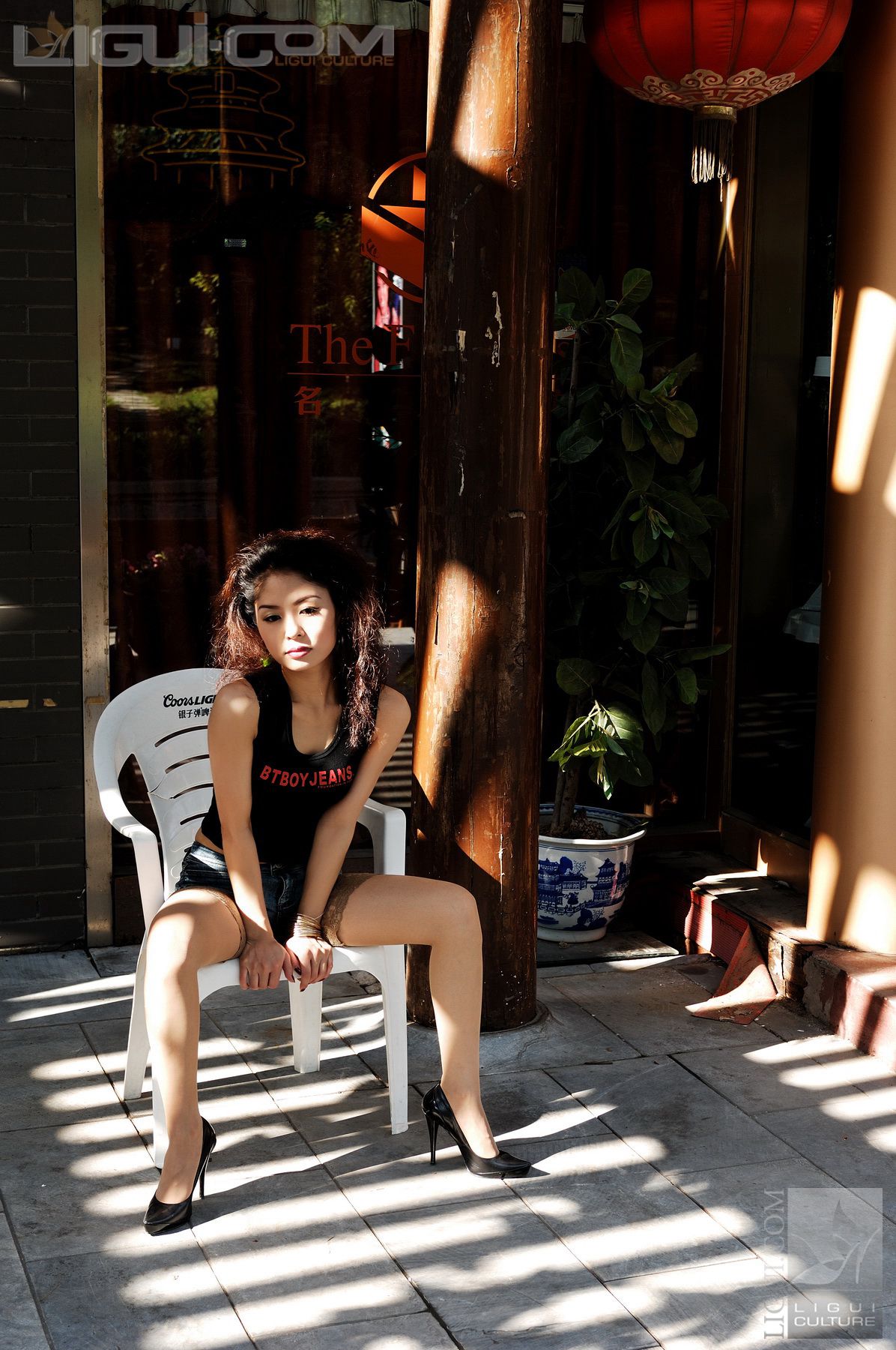 Model 冰清《牛仔和丝袜街拍》  丝足写真图片-图22