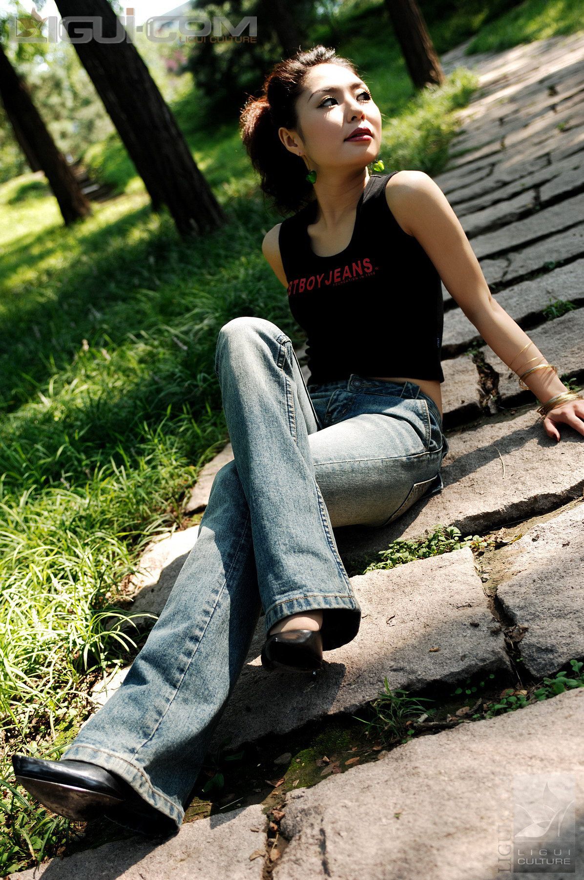 Model 冰清《牛仔和丝袜街拍》  丝足写真图片-图27