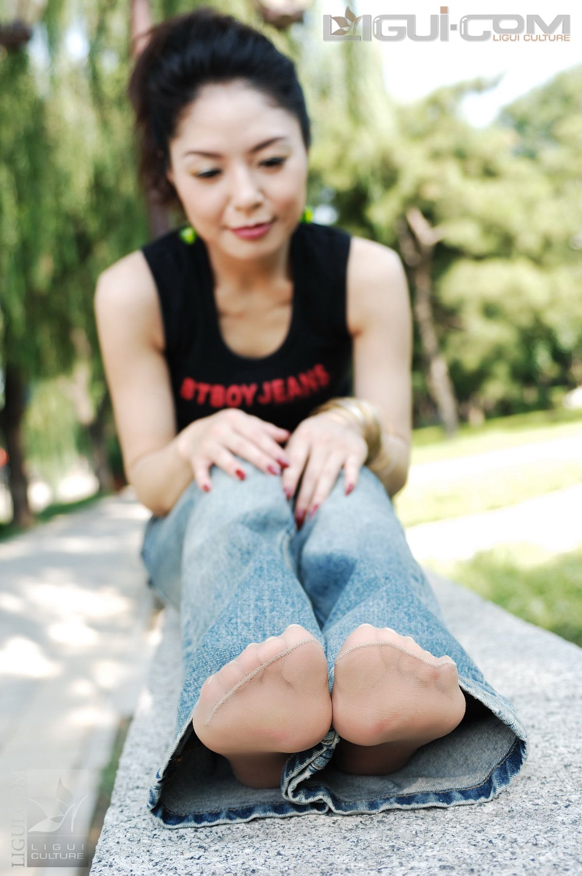 Model 冰清《牛仔和丝袜街拍》  丝足写真图片-图41
