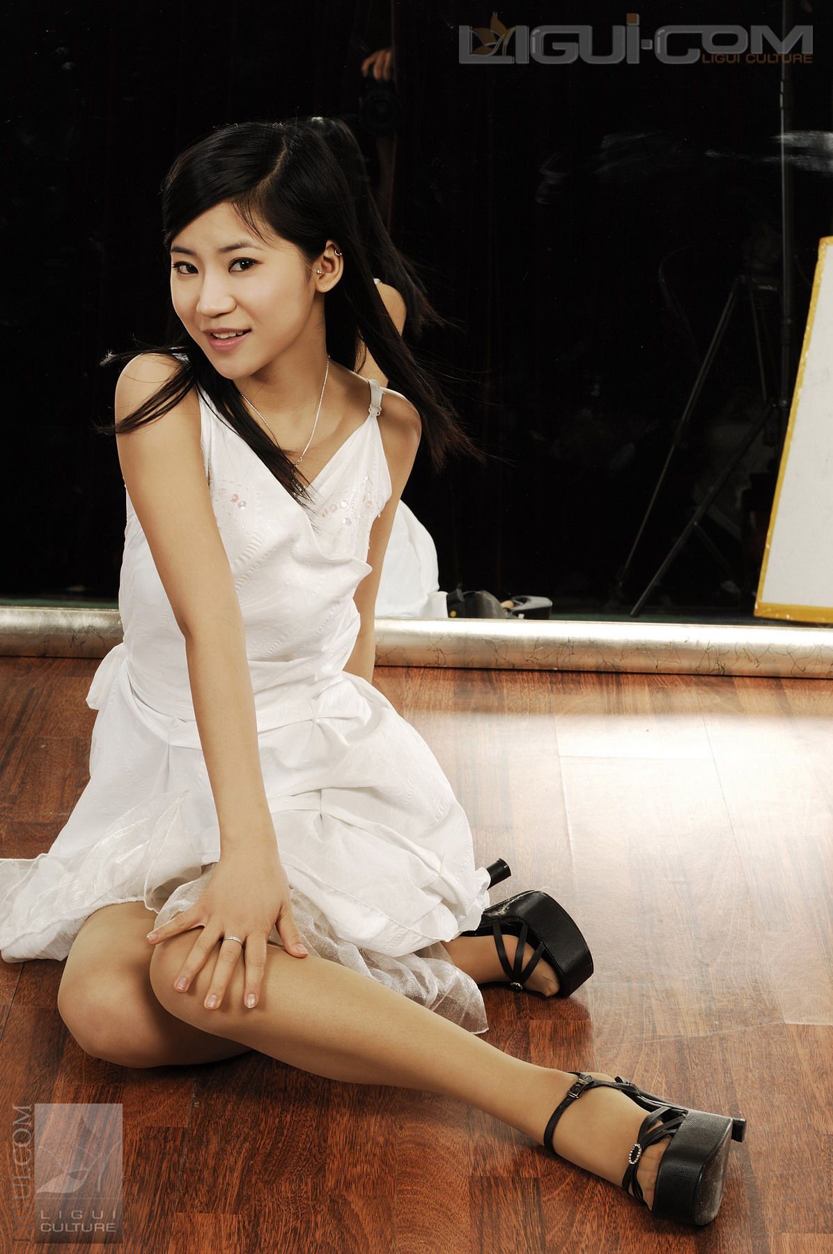 Model 卡鲁鲁《艺校美女的丝袜嫩足》  丝足写真图片-图9
