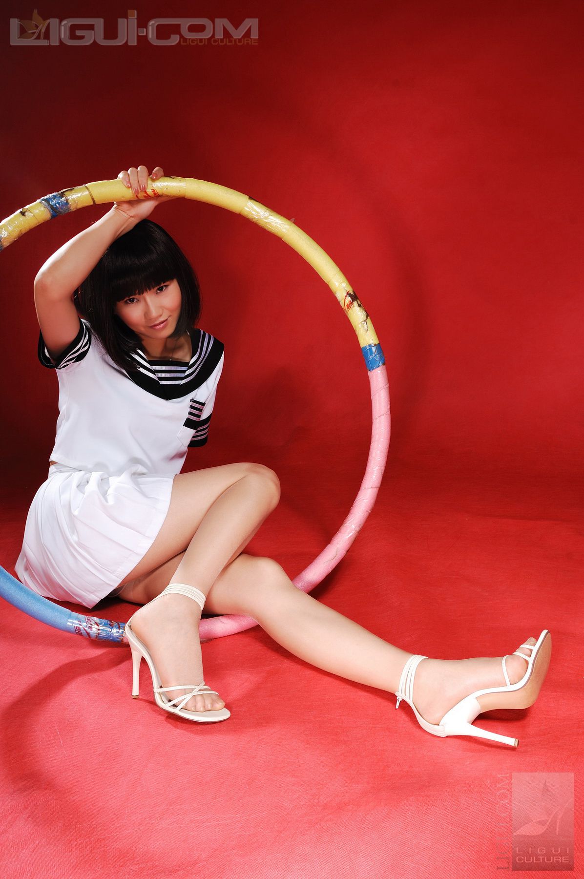 Model 由美《可爱学生妹锻炼时秀丝袜》  丝足写真图片-图0
