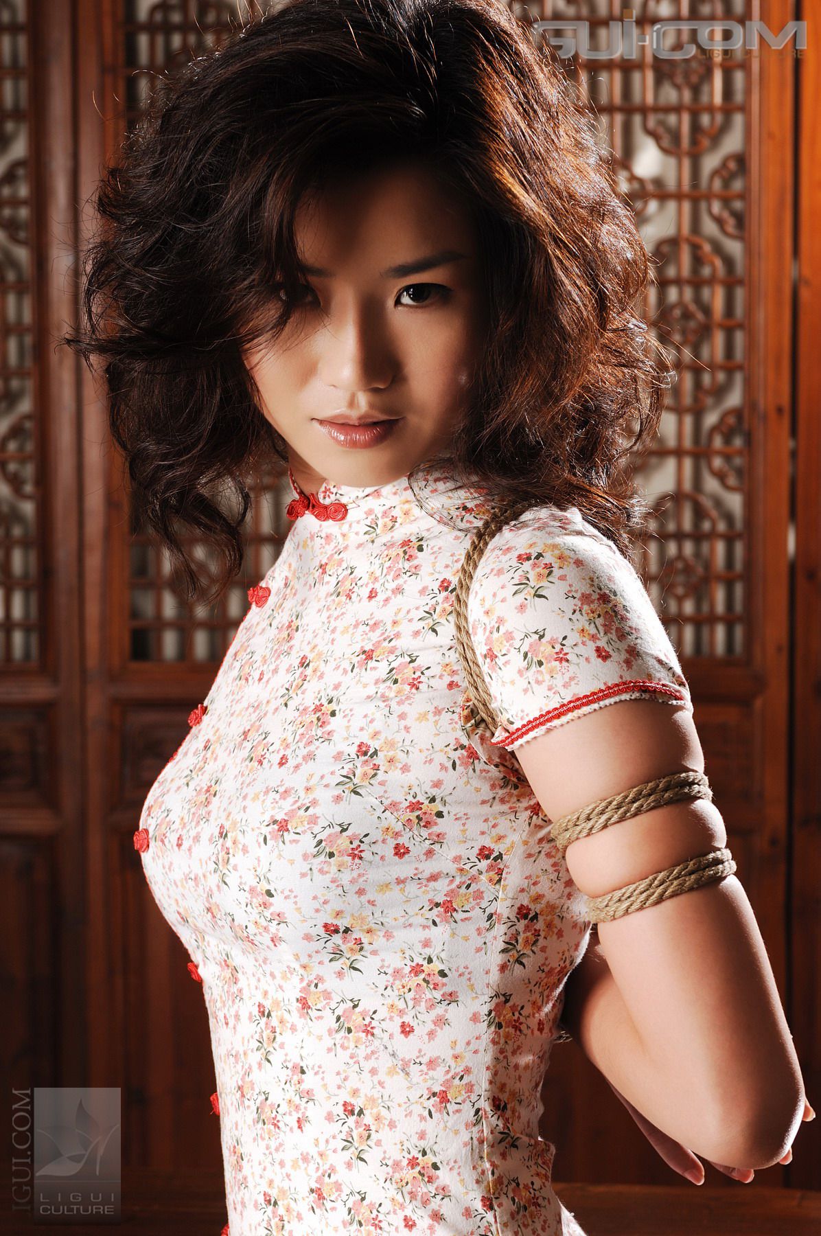 Model 由美《另類旗袍美丝束不住的诱惑》  丝足写真图片-图22