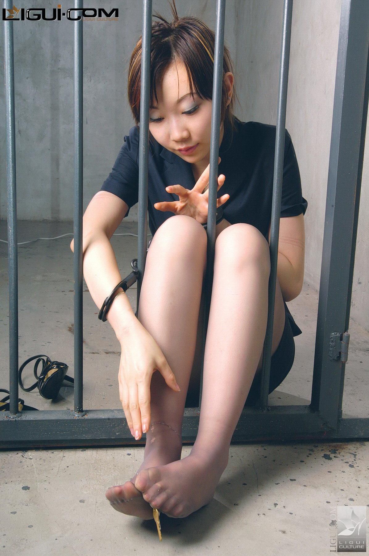 Model 璐璐《监狱被羁押捆绑之风情万种》  丝足写真图片-图12