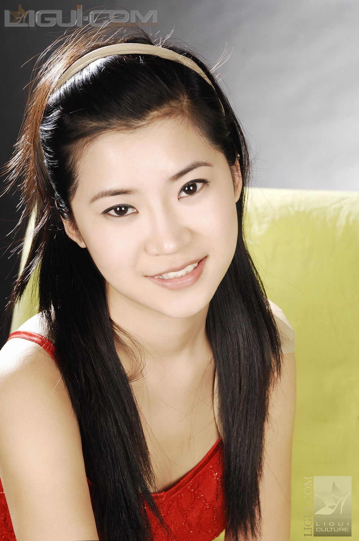 Model 卡鲁鲁《俏皮可爱小美女伊贺流袜堵式束缚》  丝足写真图片-图0