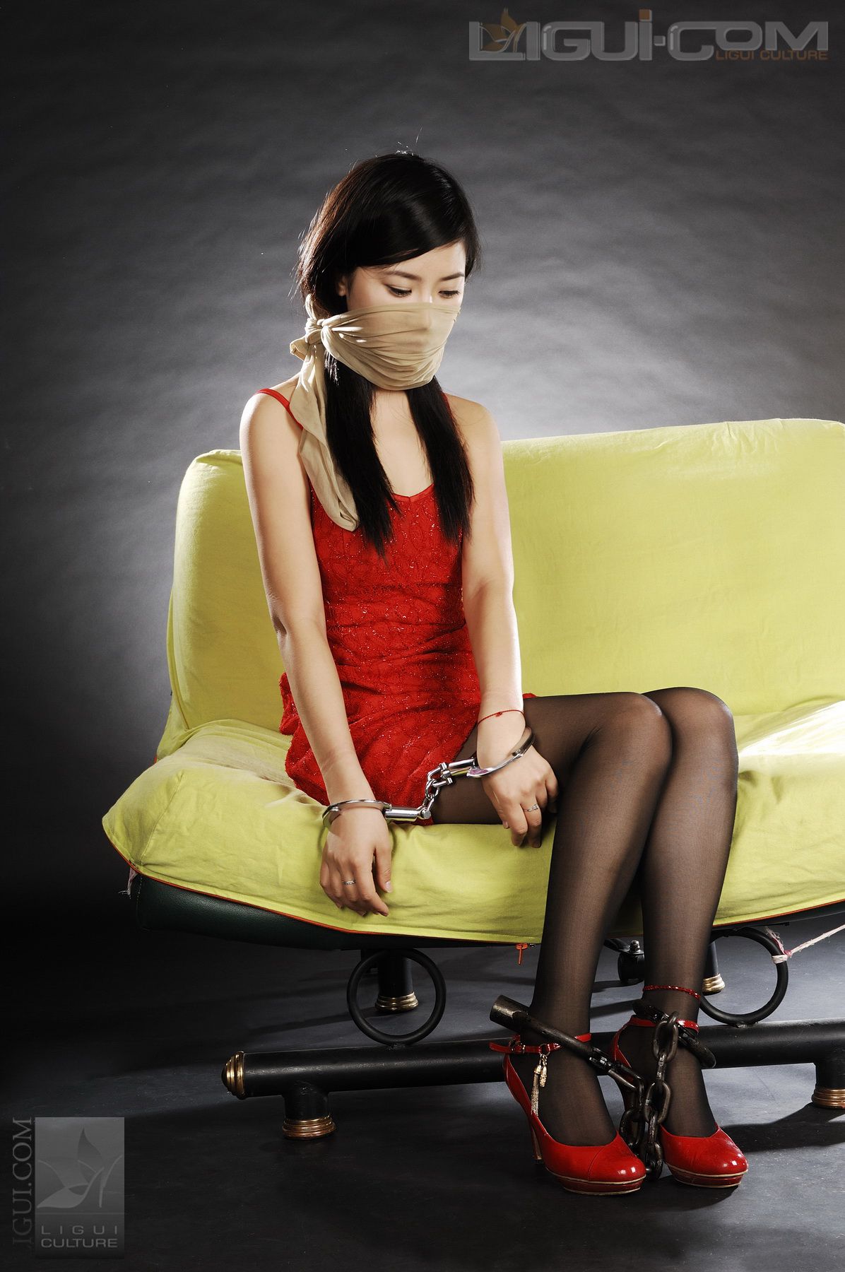 Model 卡鲁鲁《俏皮可爱小美女伊贺流袜堵式束缚》  丝足写真图片-图13