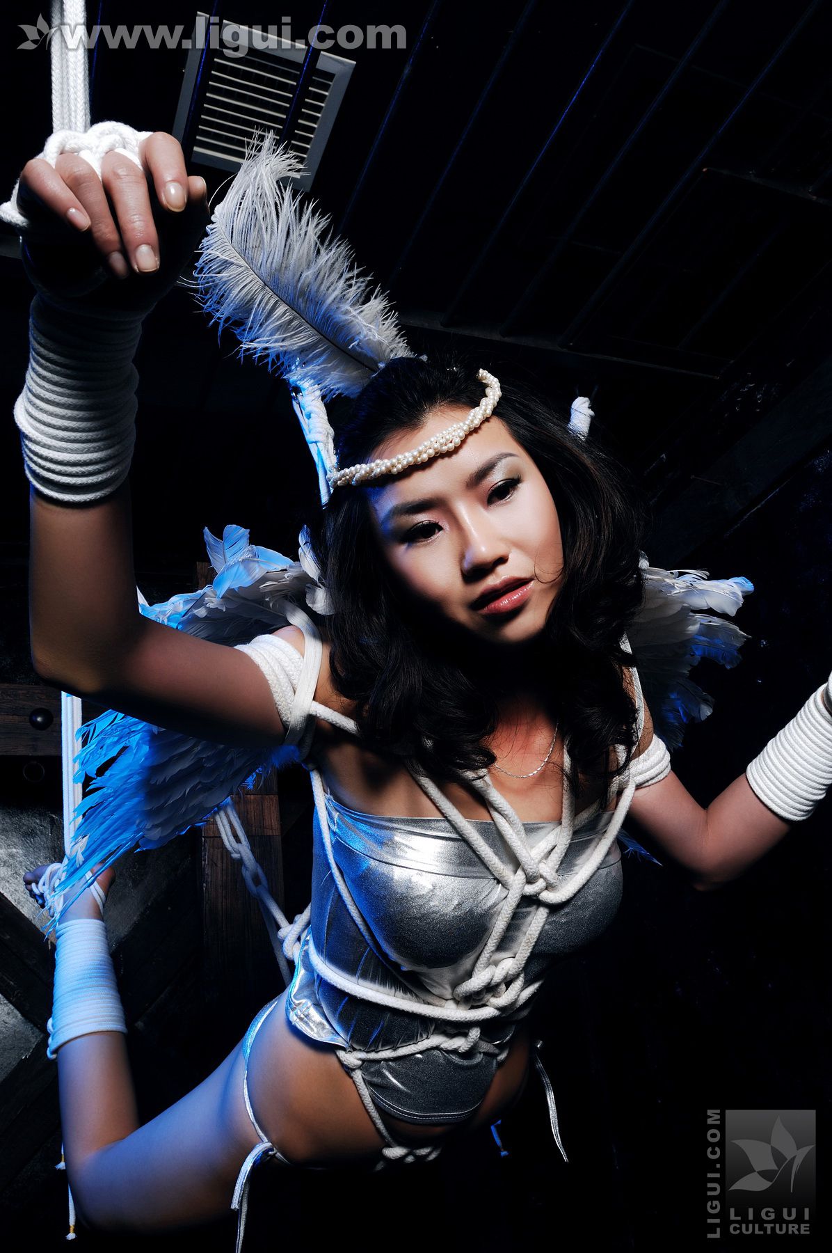 Model 由美《坠落的圣诞天使》  丝足写真图片-图11