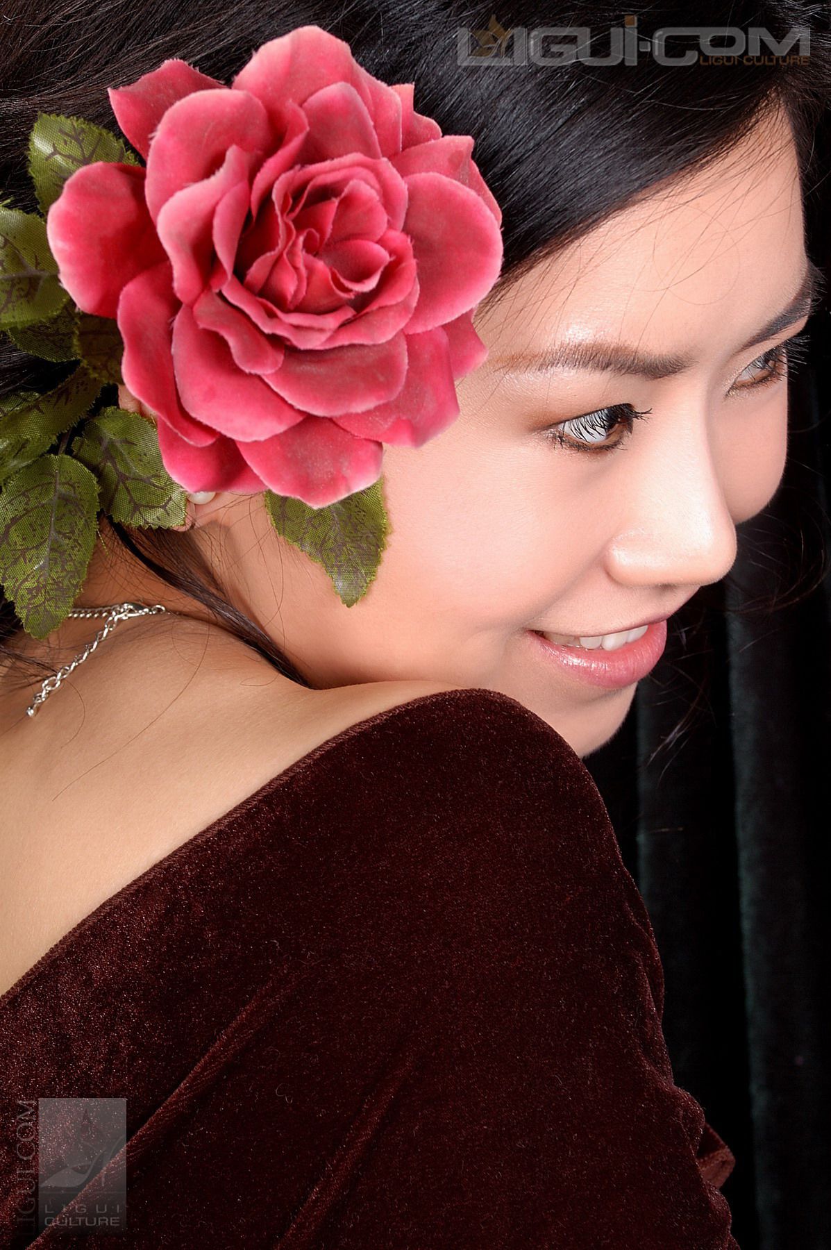 Model 由美《法兰西式高贵风情》  丝足写真图片-图13