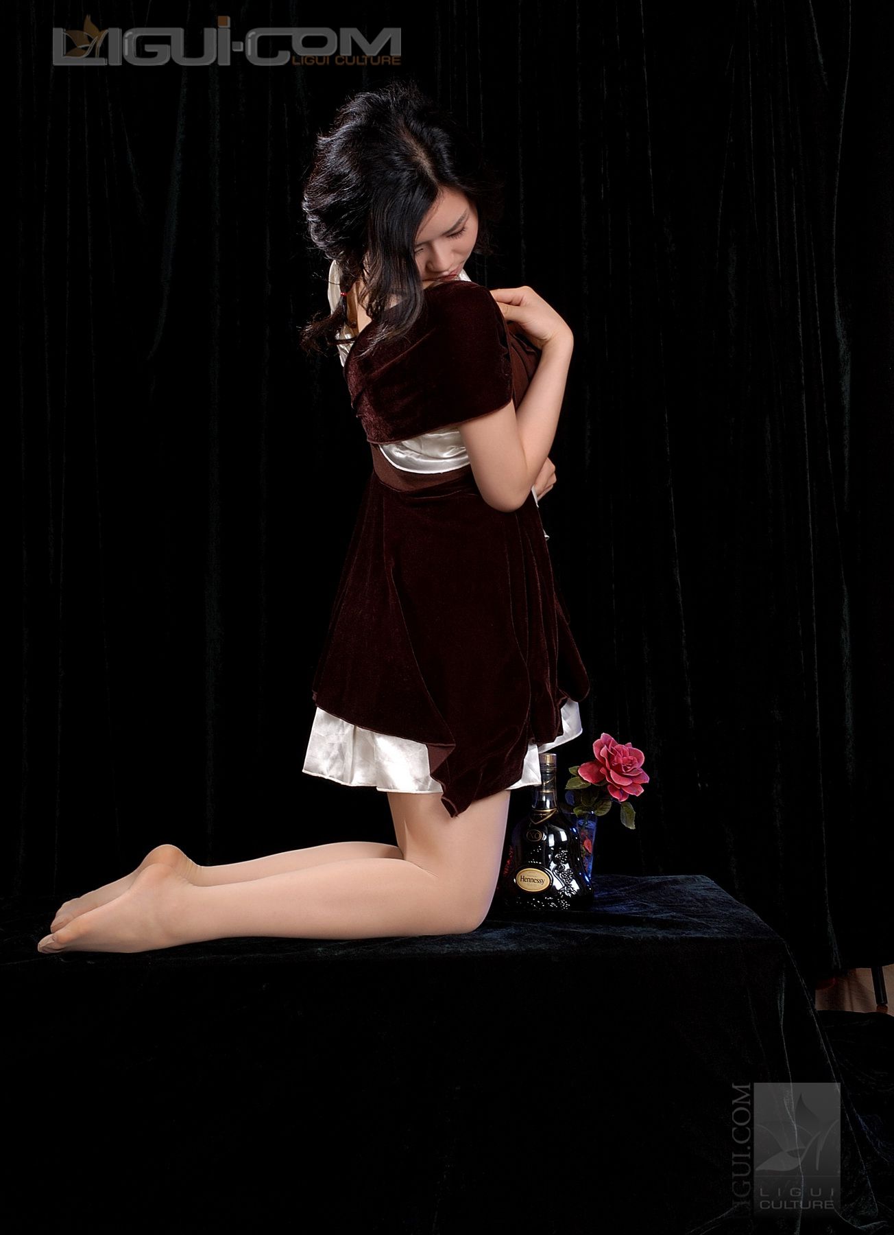 Model 由美《法兰西式高贵风情》  丝足写真图片-图19