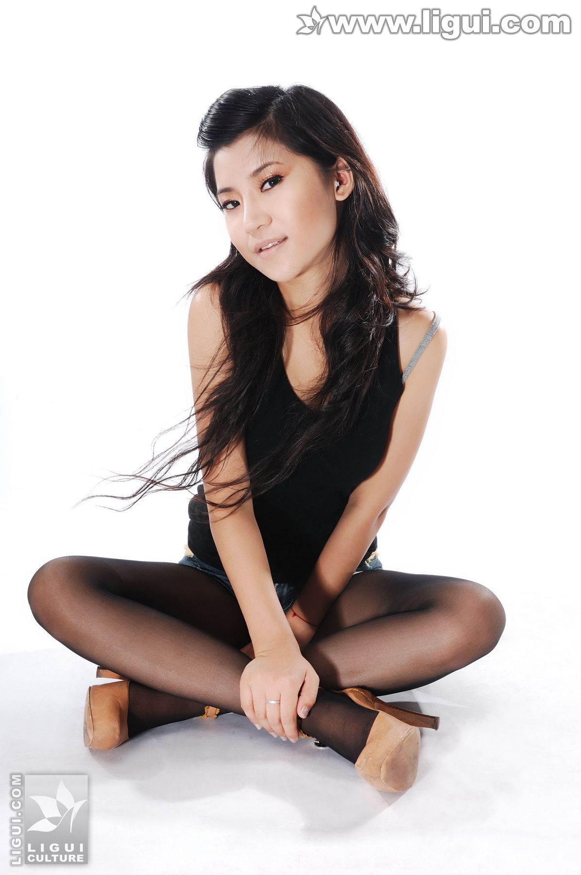 Model 卡鲁鲁《夏日凉意的蒙面捆绑》  丝足写真图片-图2