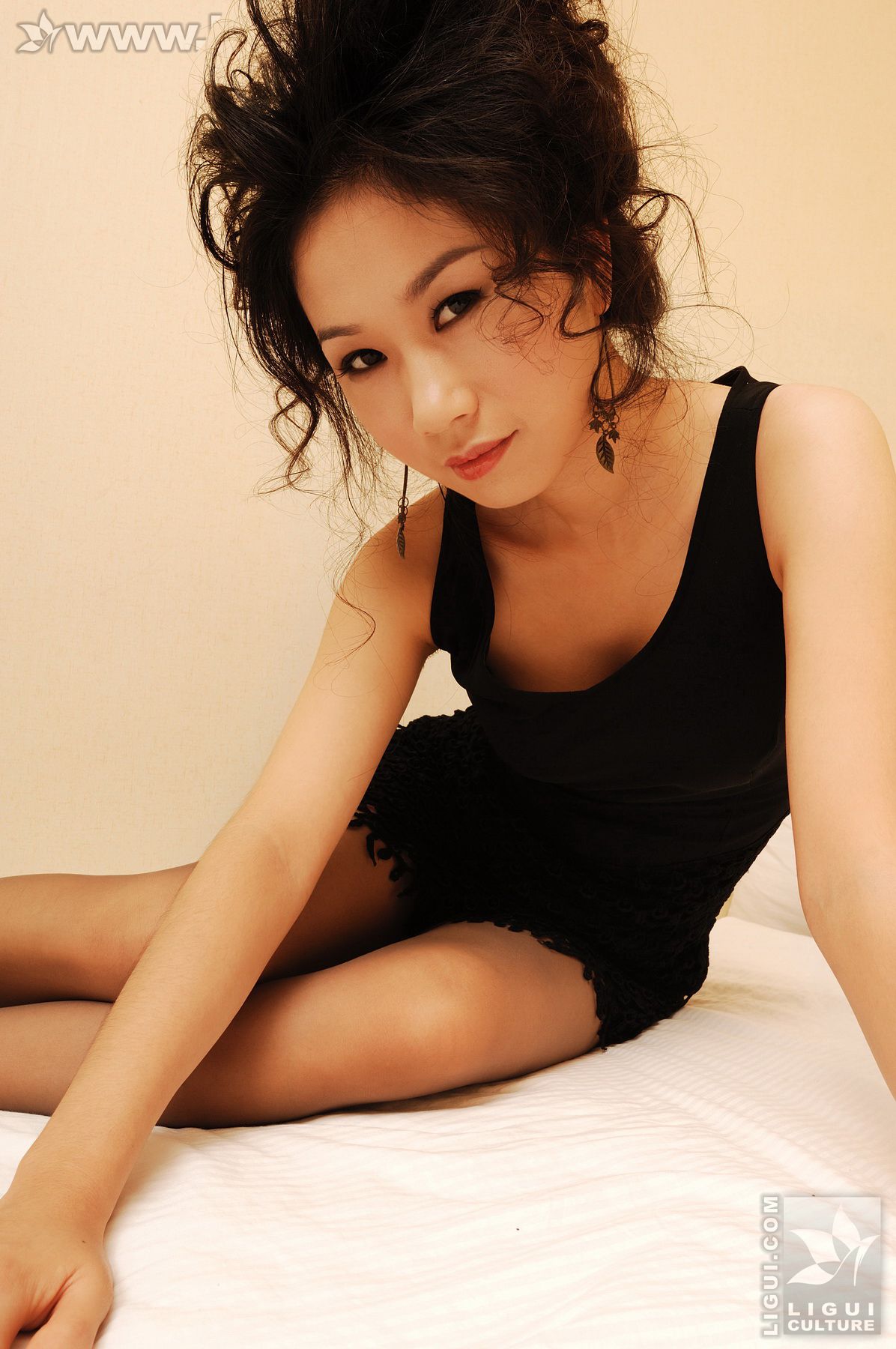 Model 海伦《镣铐不慎划破美丝》  丝足写真图片-图8