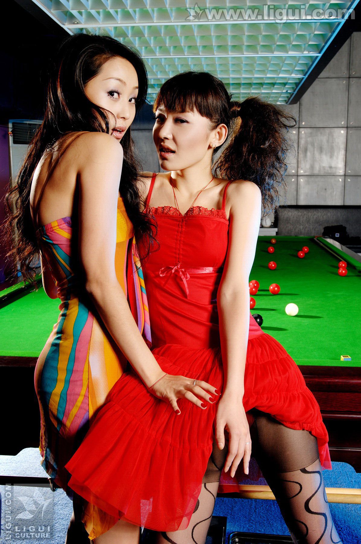 Model 咪惠美、琳达《丝袜美女玩台球》  美腿玉足写真图片-图42