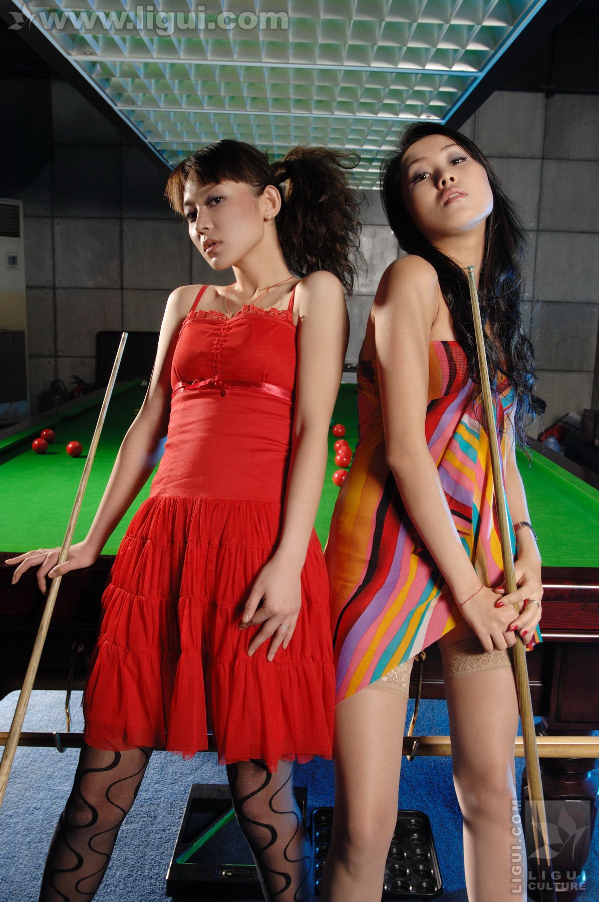Model 咪惠美、琳达《丝袜美女玩台球》  美腿玉足写真图片-图67