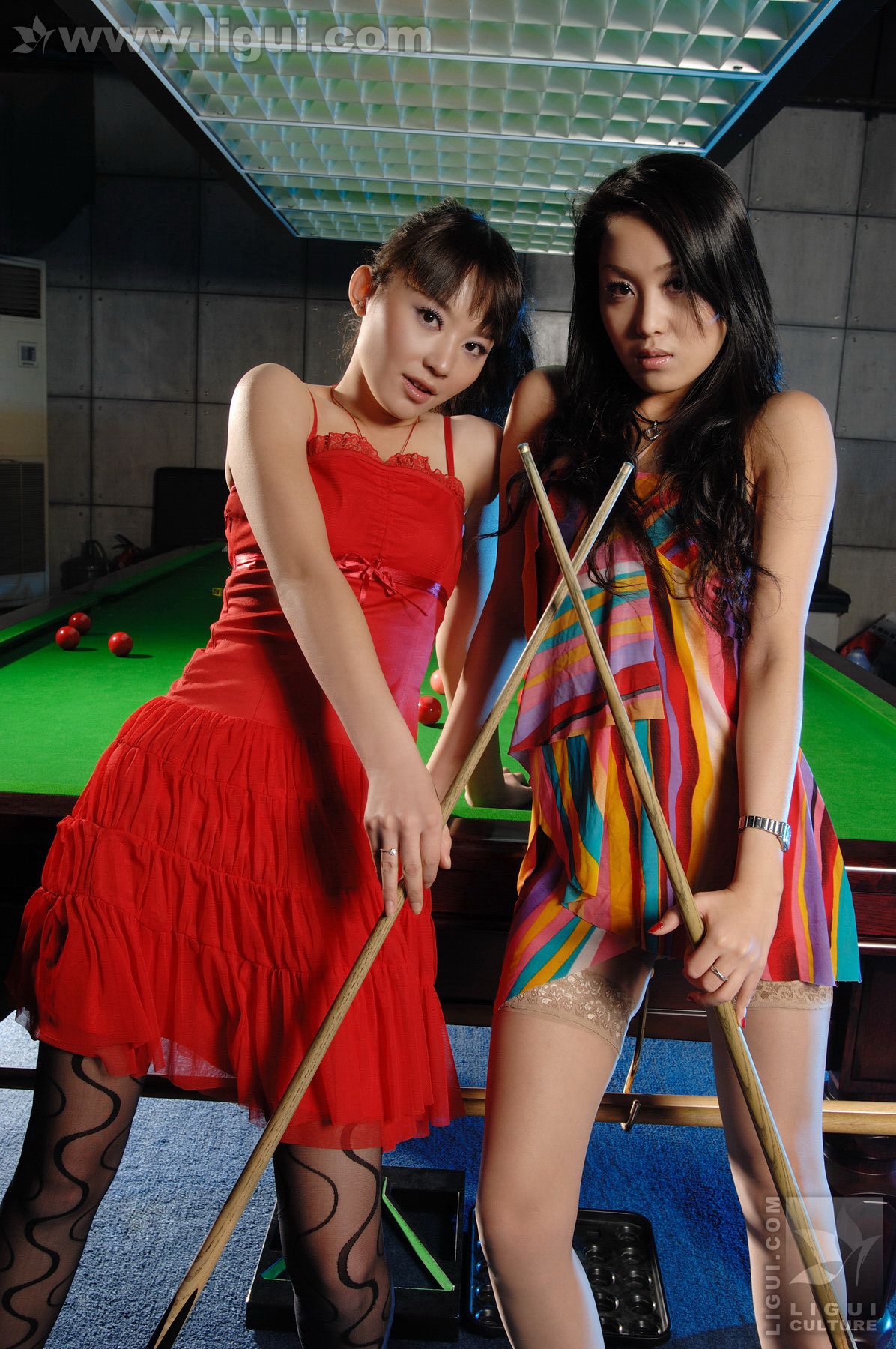 Model 咪惠美、琳达《丝袜美女玩台球》  美腿玉足写真图片-图70
