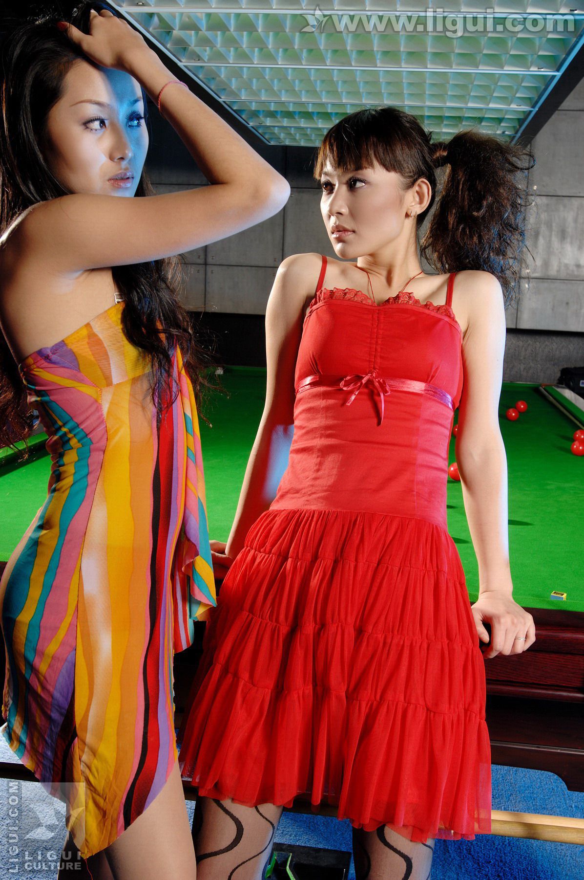 Model 咪惠美、琳达《丝袜美女玩台球》  美腿玉足写真图片-图85