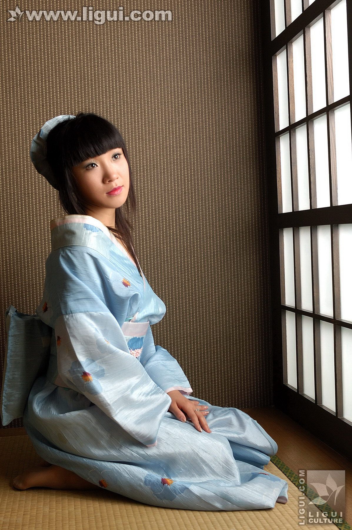 Model 伊园《日本丝袜少女与狗熊的邂逅》  丝足写真图片-图26