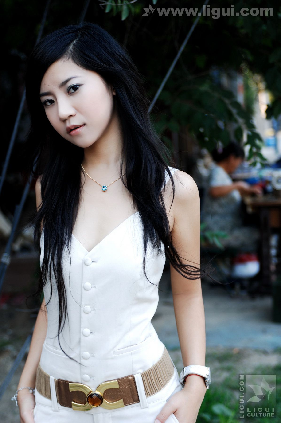 Model 卡鲁鲁《时尚美足达人街边秀》  丝足写真图片-图33