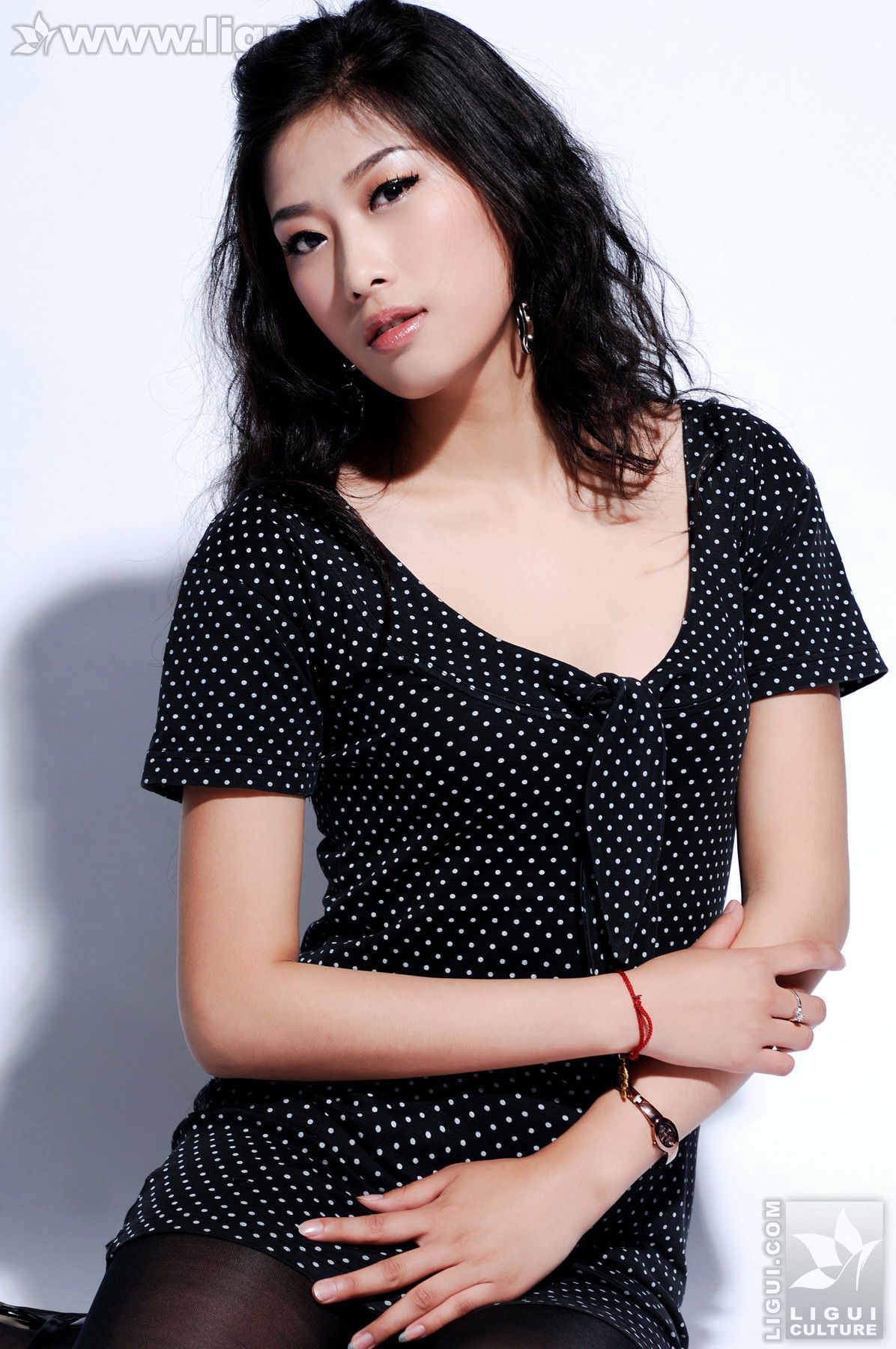Model 王玉《黑丝美女新丽人》美腿玉足写真图片-图10