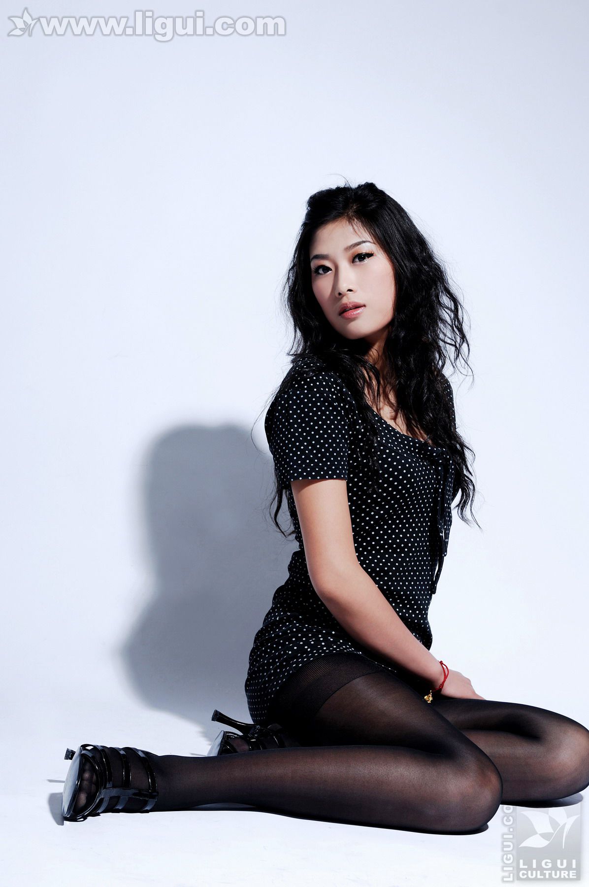 Model 王玉《黑丝美女新丽人》美腿玉足写真图片-图17