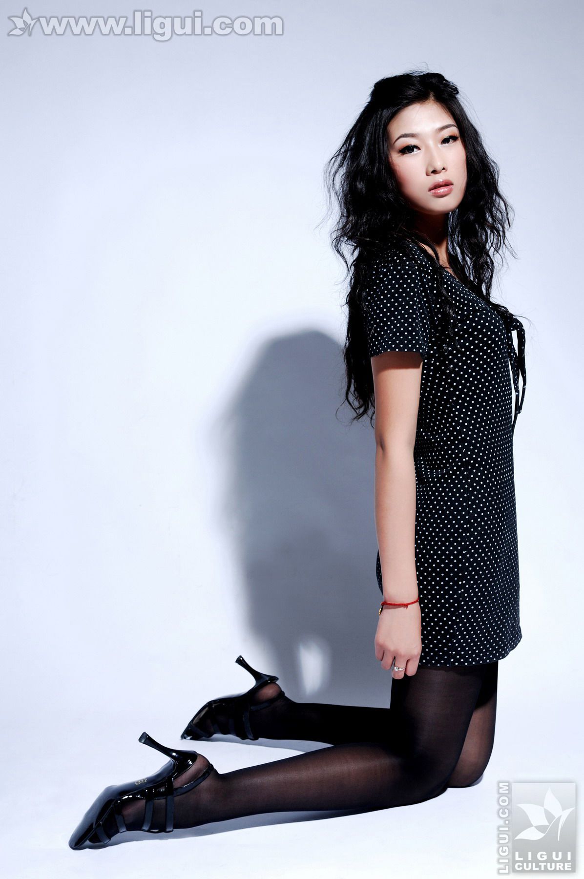 Model 王玉《黑丝美女新丽人》美腿玉足写真图片-图19