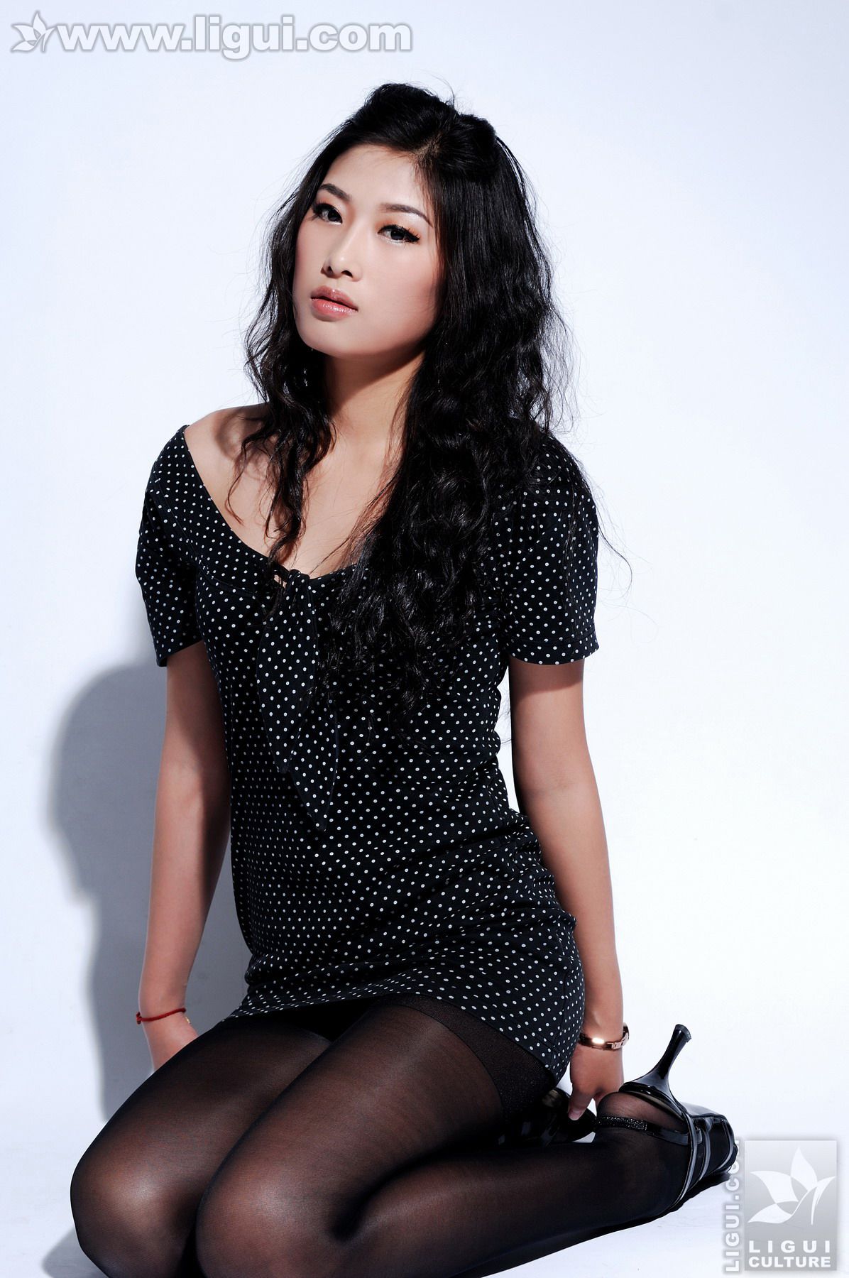 Model 王玉《黑丝美女新丽人》美腿玉足写真图片-图20