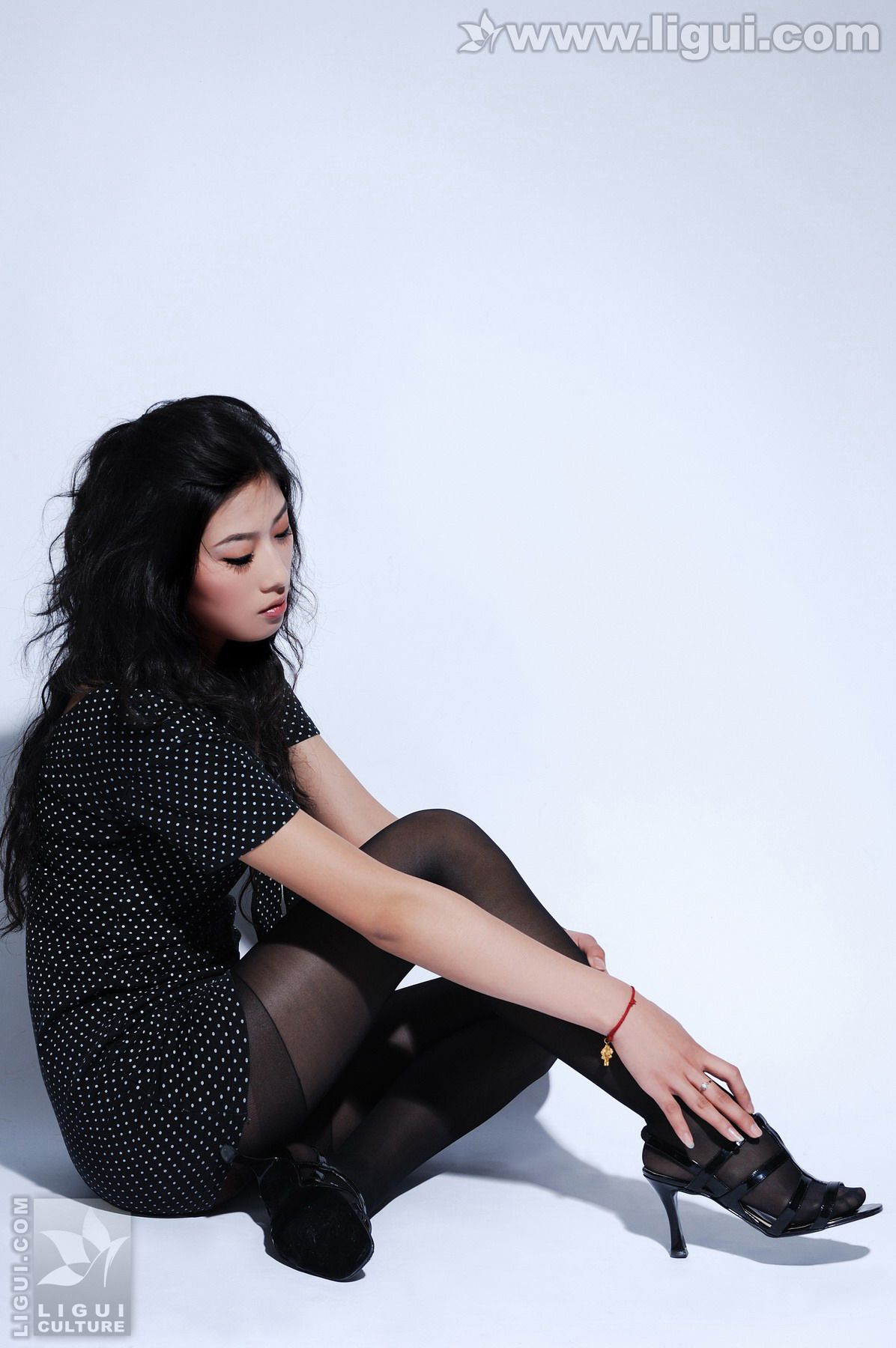 Model 王玉《黑丝美女新丽人》美腿玉足写真图片-图22