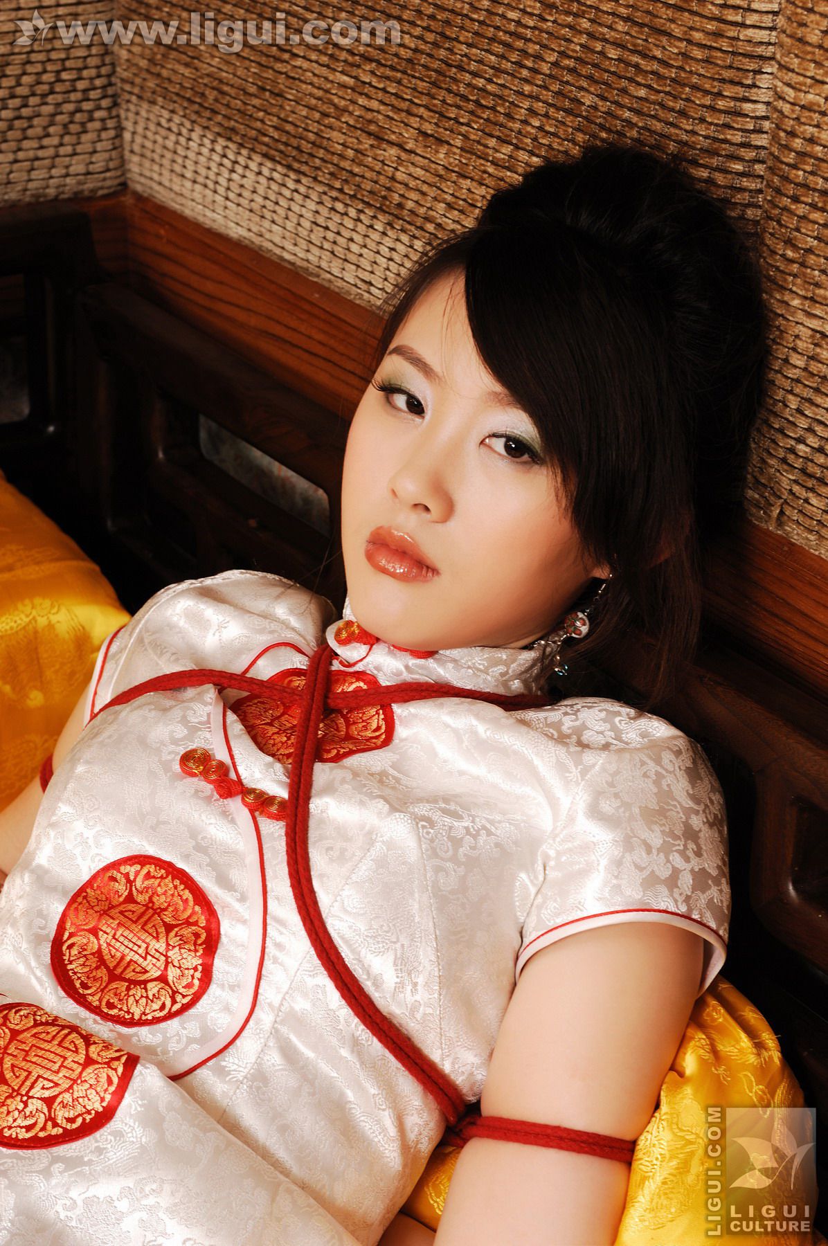 Model 菲菲《美眉被困豪华会》  丝袜玉足写真图片-图17