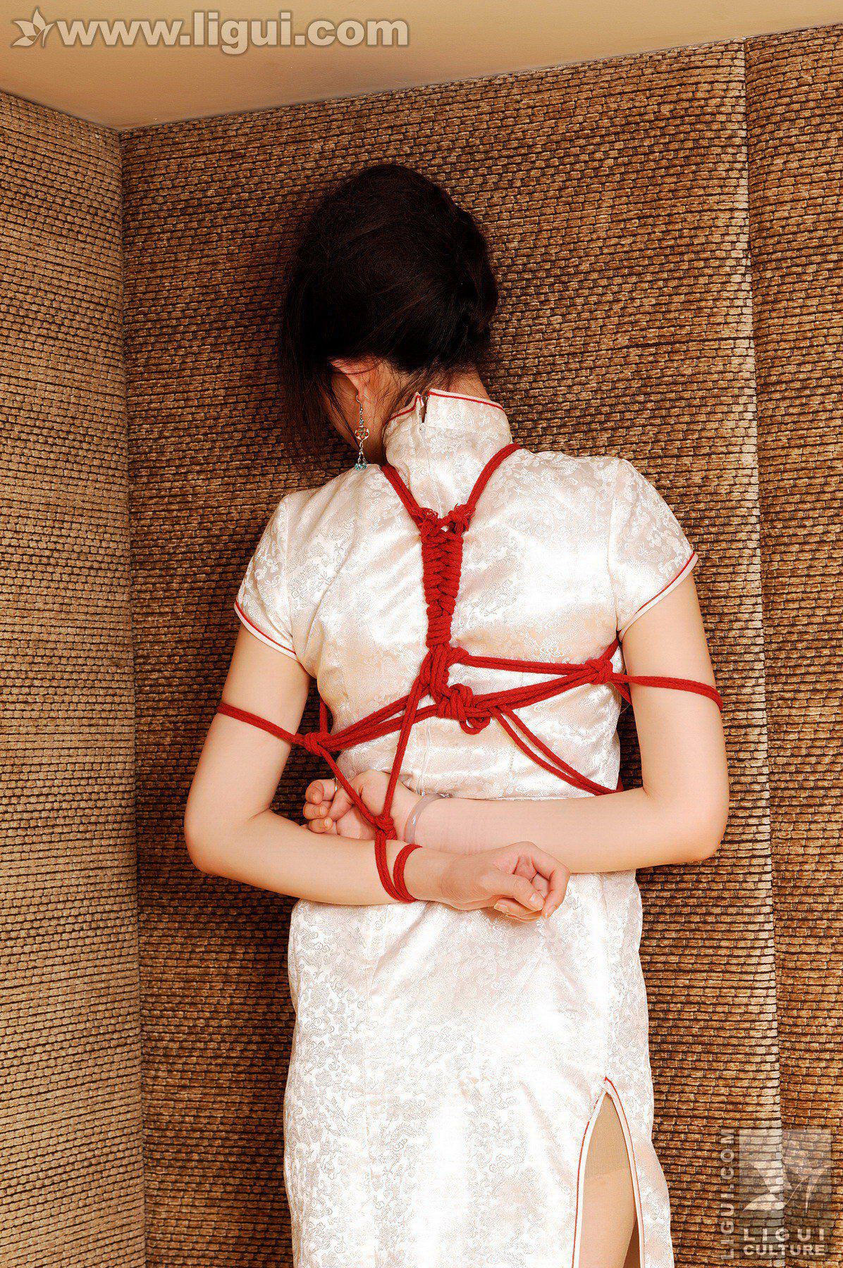 Model 菲菲《美眉被困豪华会》  丝袜玉足写真图片-图25