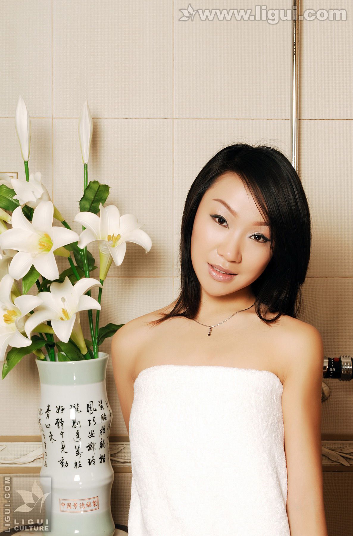 Model 伊园《浴室美眉光纤美足》  丝足写真图片-图5