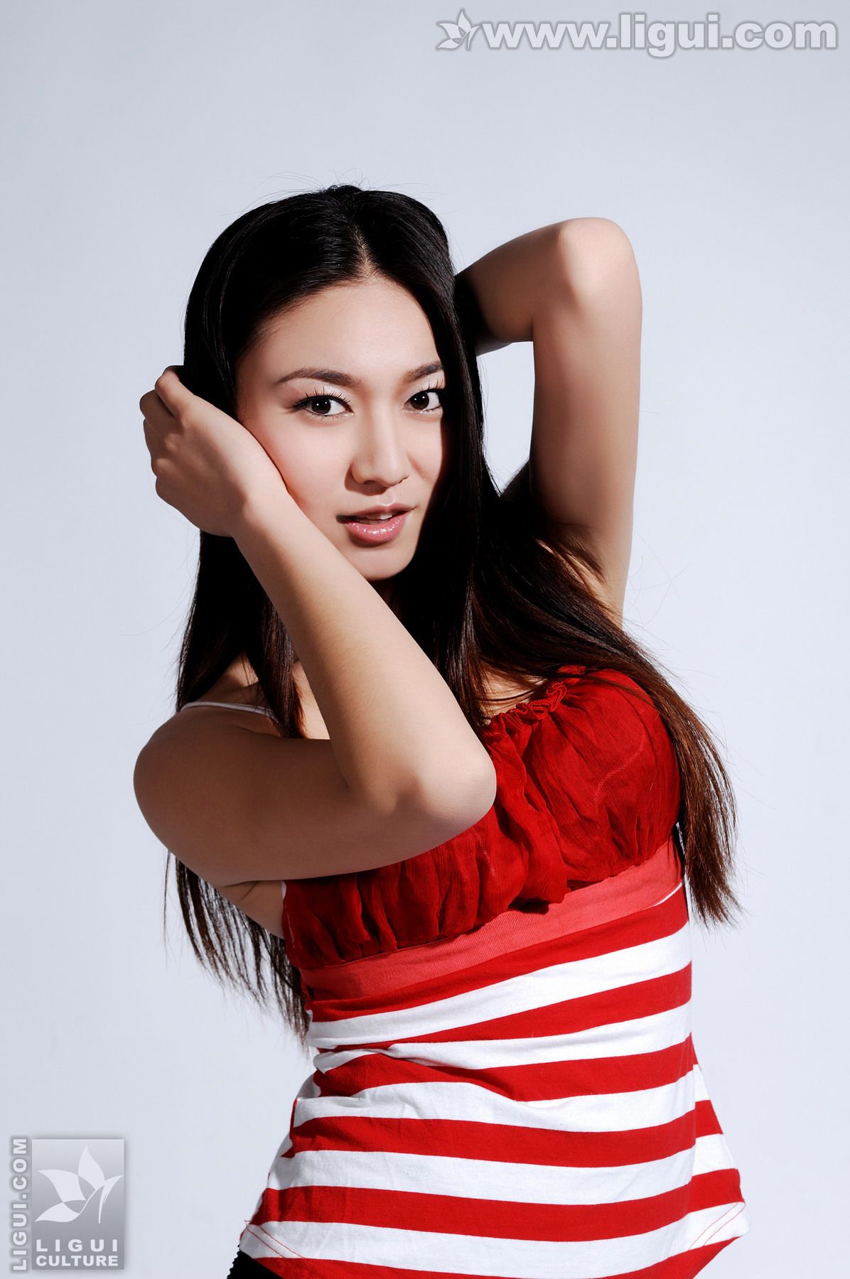 Model 唐静《健身女教练的幸福生活》  美腿玉足写真图片-图0