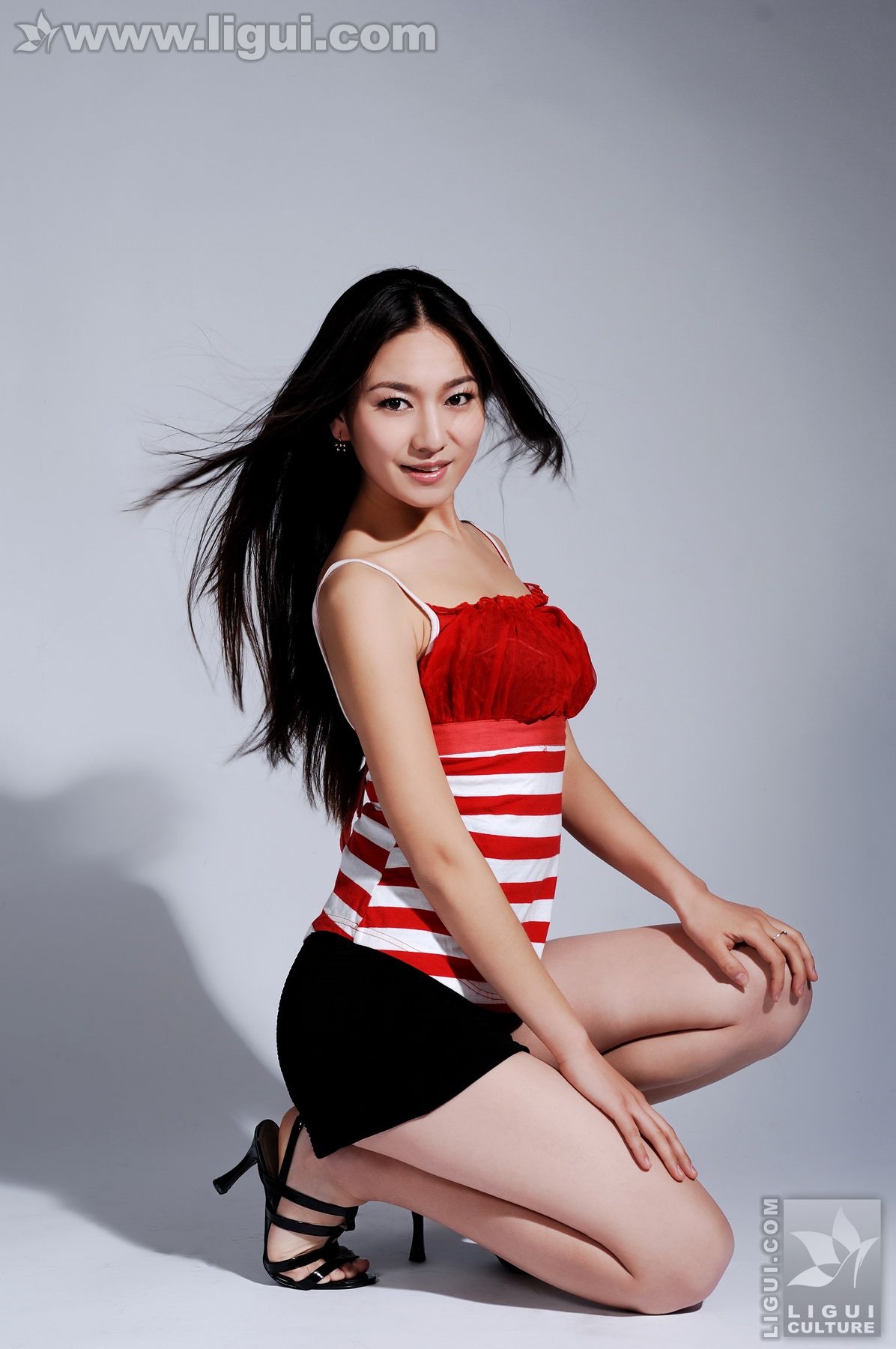 Model 唐静《健身女教练的幸福生活》  美腿玉足写真图片-图11
