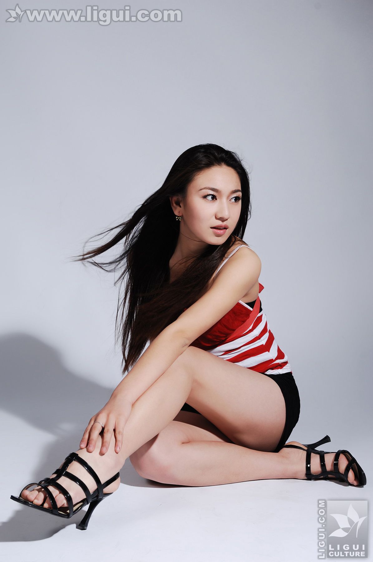 Model 唐静《健身女教练的幸福生活》  美腿玉足写真图片-图17