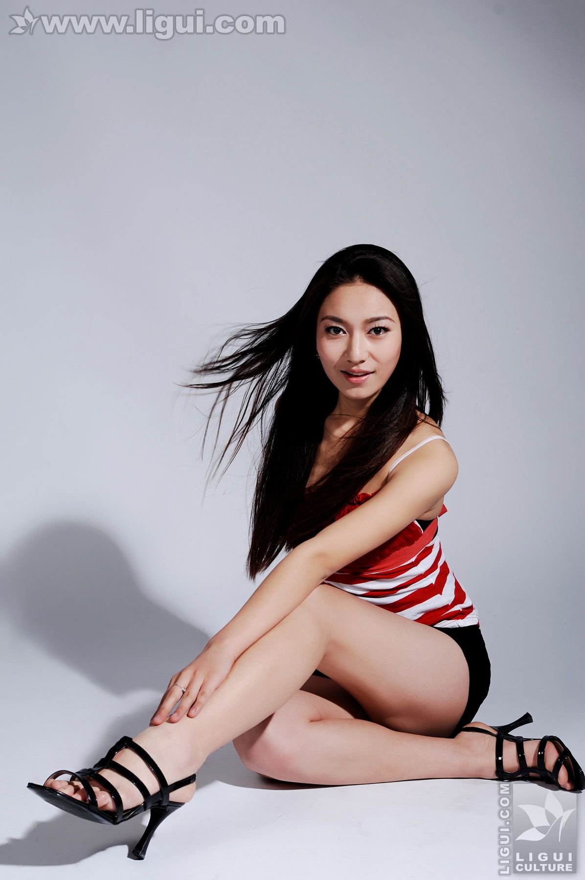 Model 唐静《健身女教练的幸福生活》  美腿玉足写真图片-图18