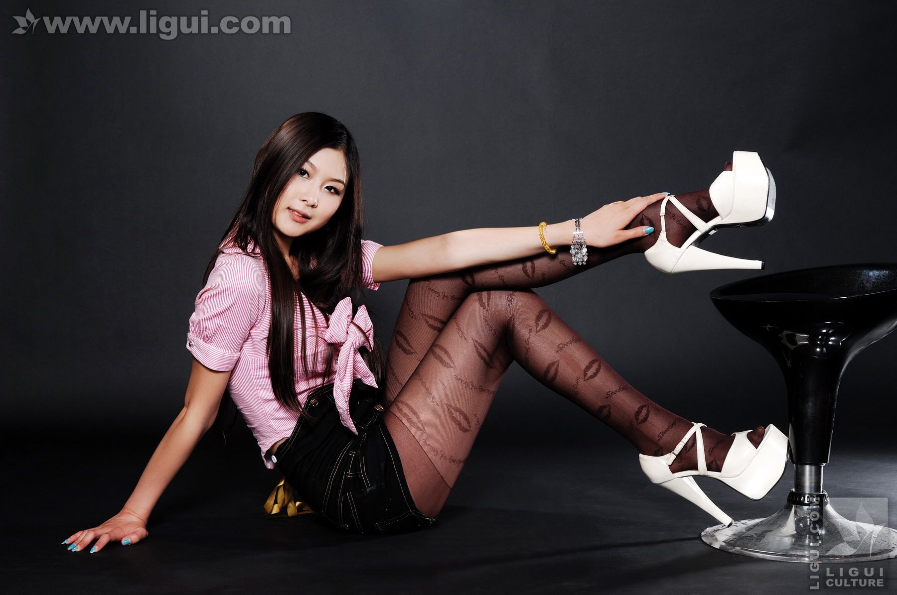 Model 孙跃《性感迷人的丝袜》  美腿玉足写真图片-图18