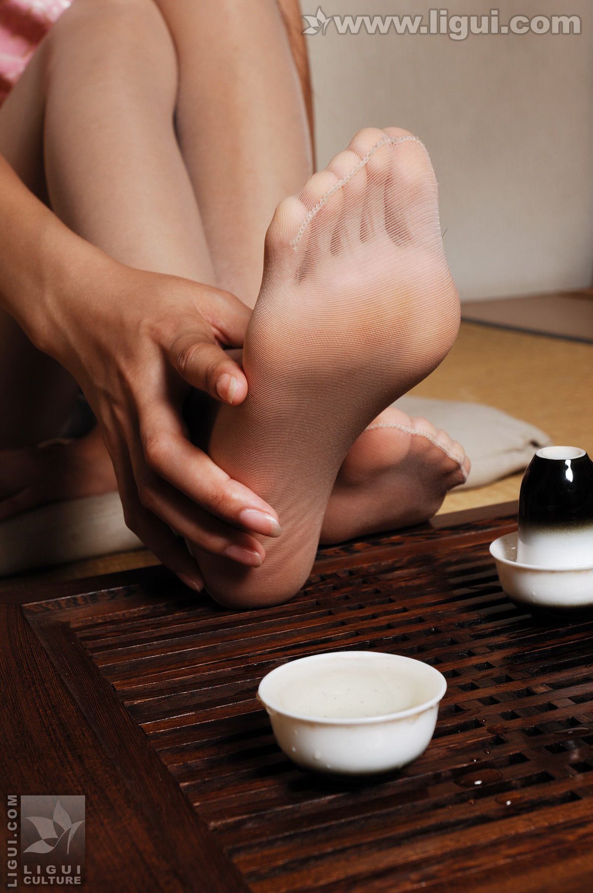 Model 梦娜《玉足茶艺秀柔情》  美腿玉足写真图片-图12
