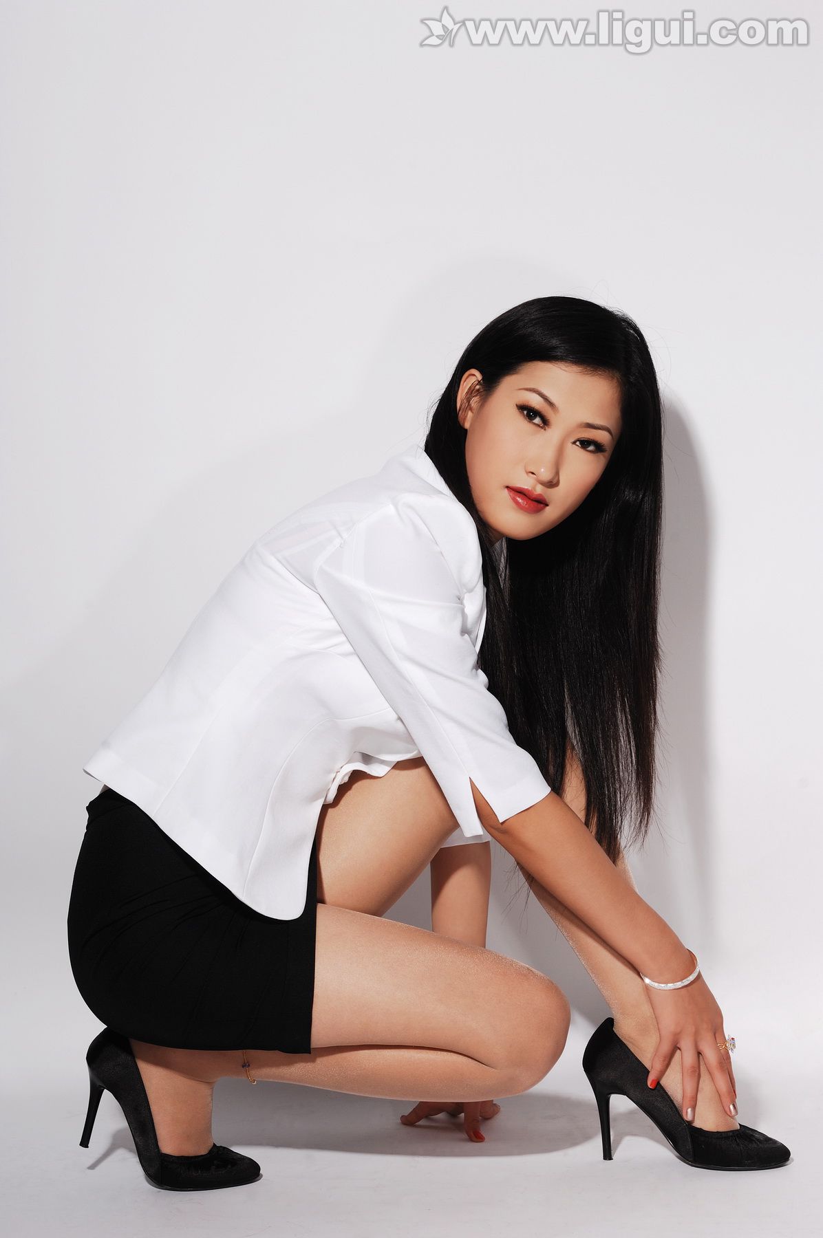 Model 婷婷《单色系的唯美镜头》  美腿玉足写真图片-图14