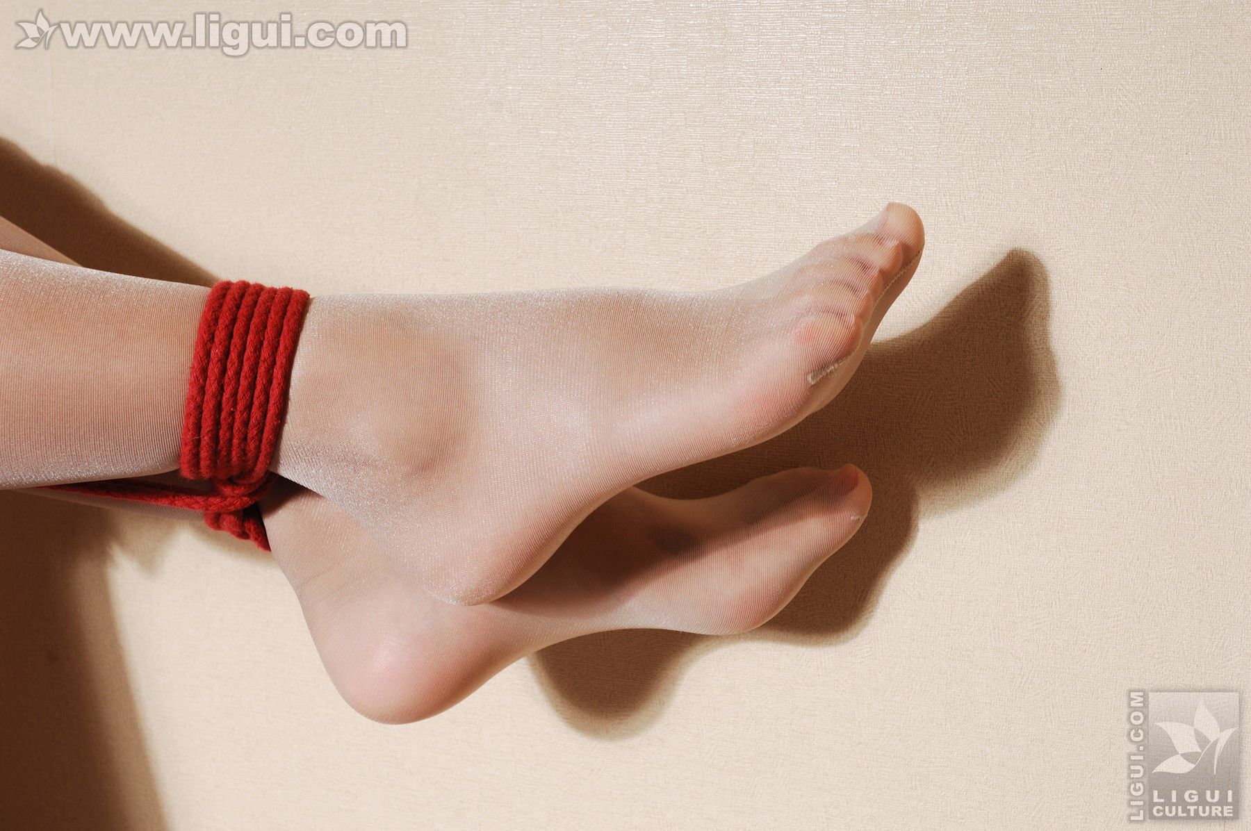 Model 伊园《房间内束缚中的护士》  美腿玉足写真图片-图28