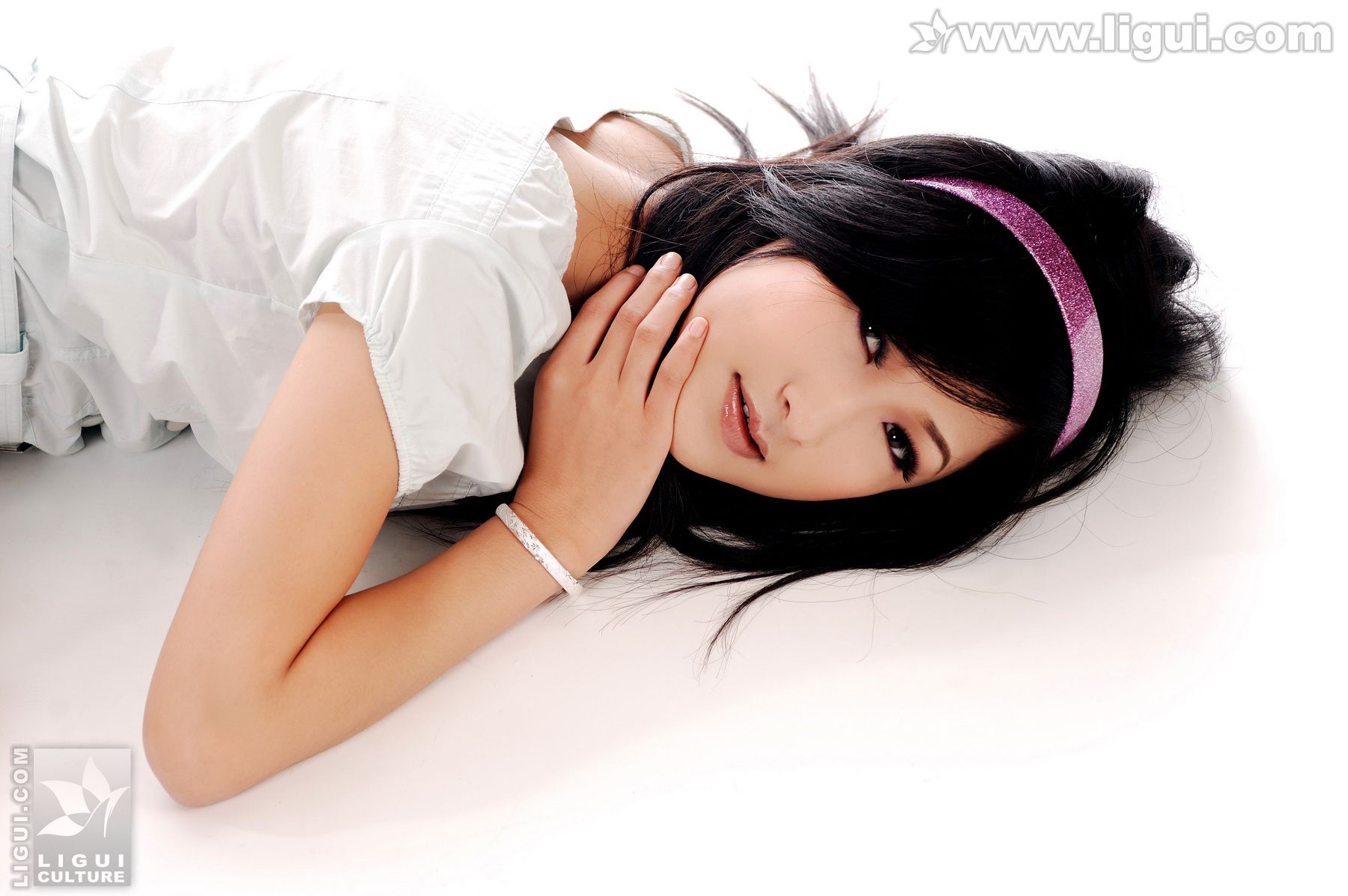 Model 婷婷《白色风情白色诱惑》  美腿玉足写真图片-图9