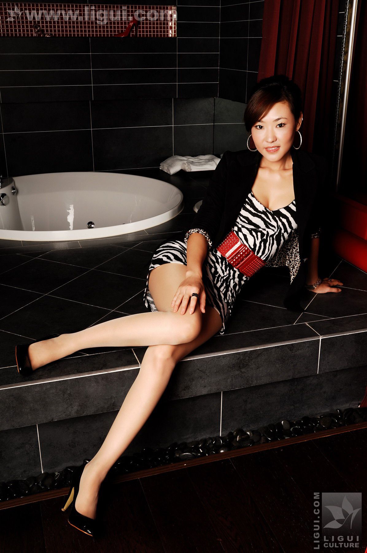 Model CoCo《沉醉其中》  美腿玉足写真图片-图26