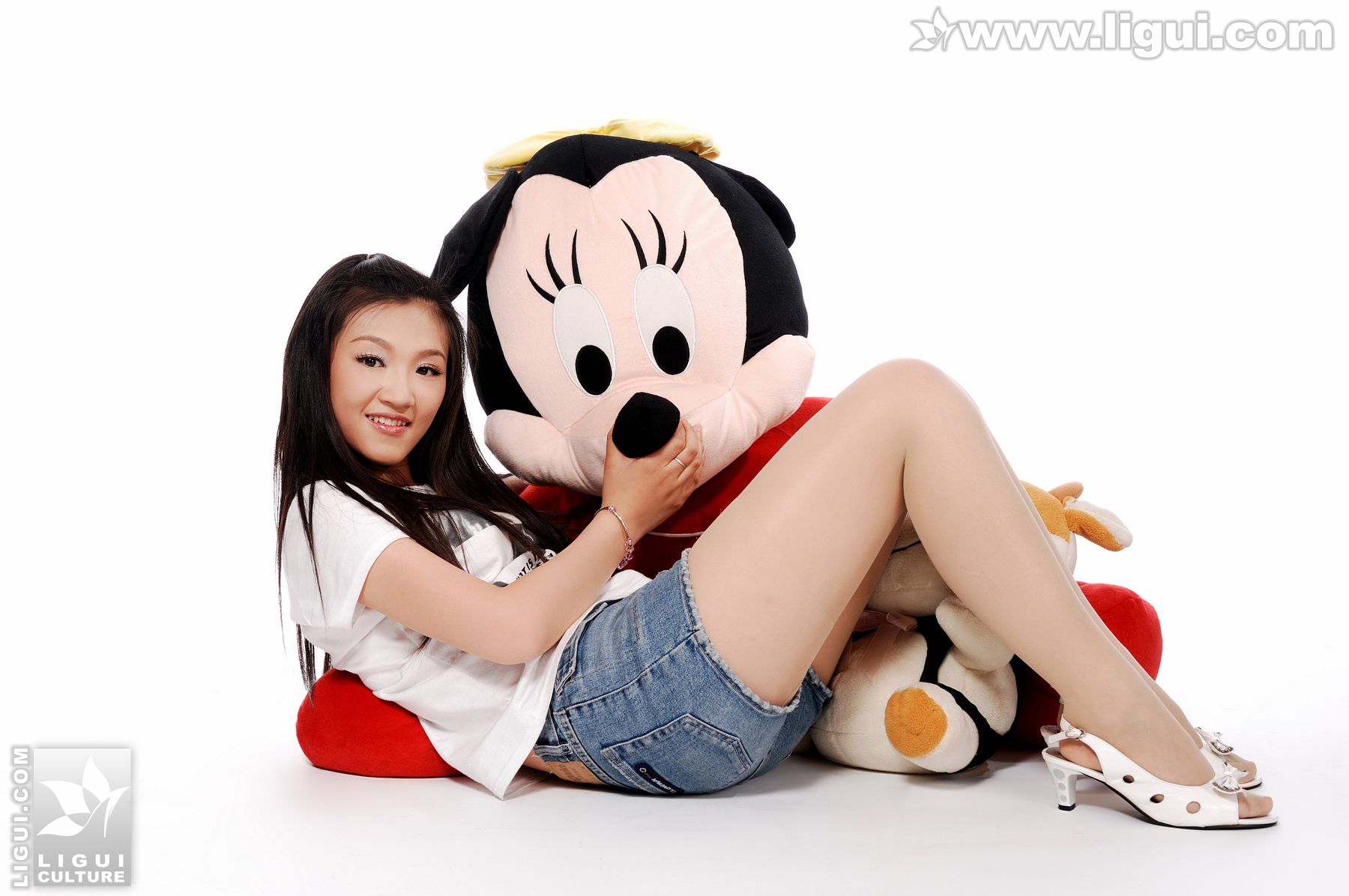 Model 小倩《小倩与玩偶之丝袜美足》  美腿玉足写真图片-图10