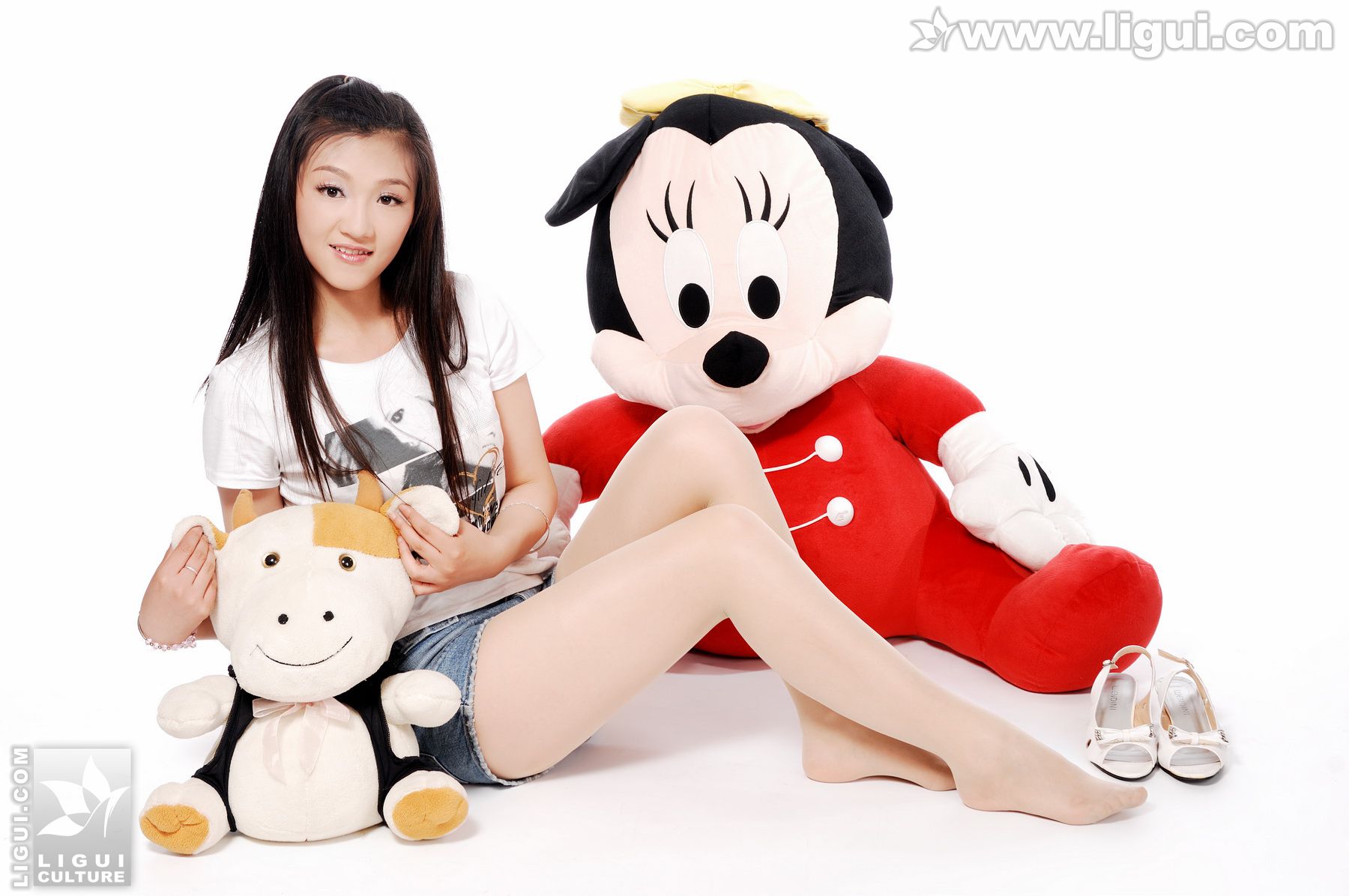 Model 小倩《小倩与玩偶之丝袜美足》  美腿玉足写真图片-图15