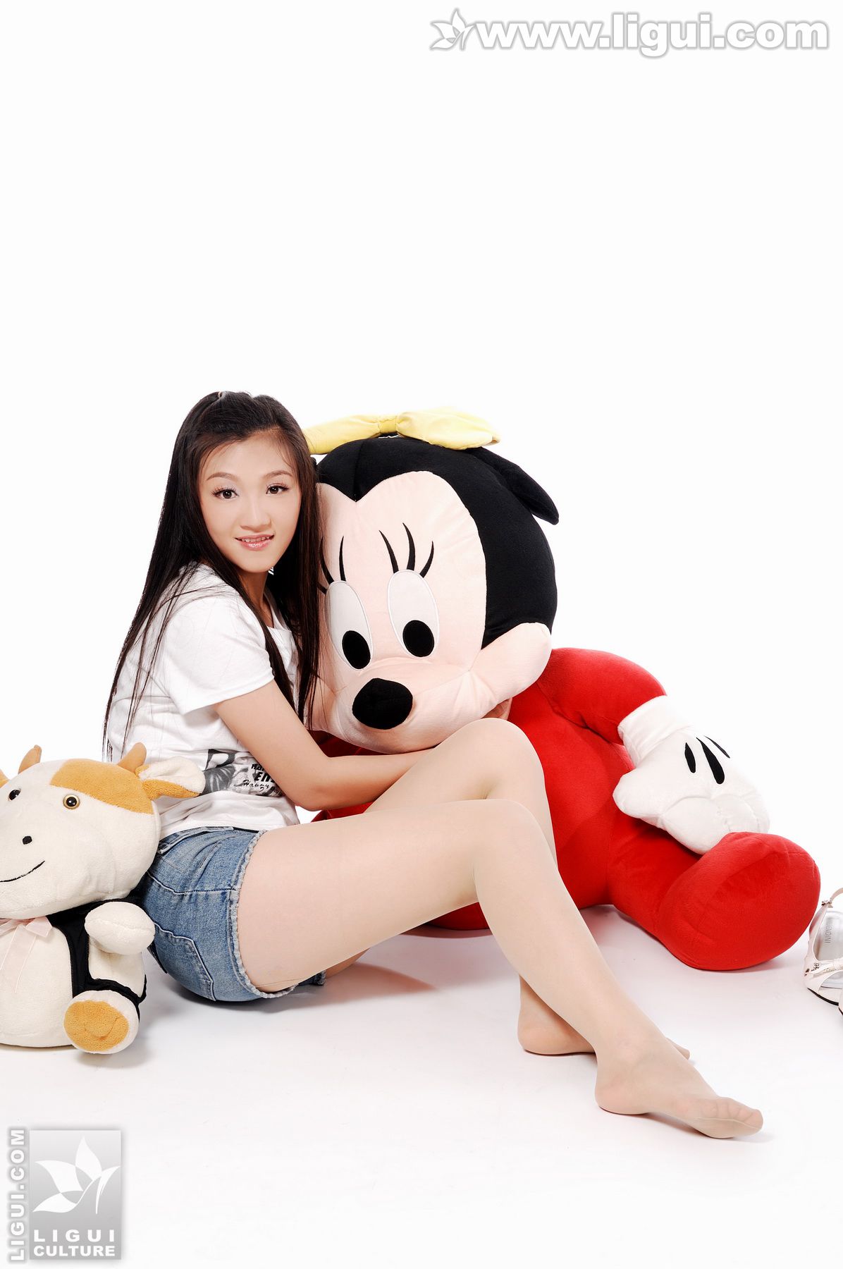 Model 小倩《小倩与玩偶之丝袜美足》  美腿玉足写真图片-图16