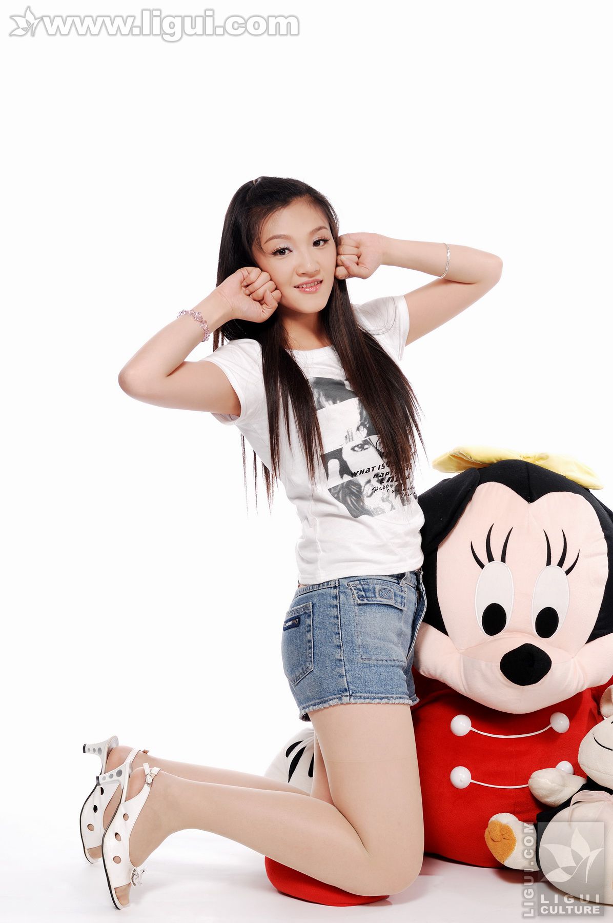 Model 小倩《小倩与玩偶之丝袜美足》  美腿玉足写真图片-图6
