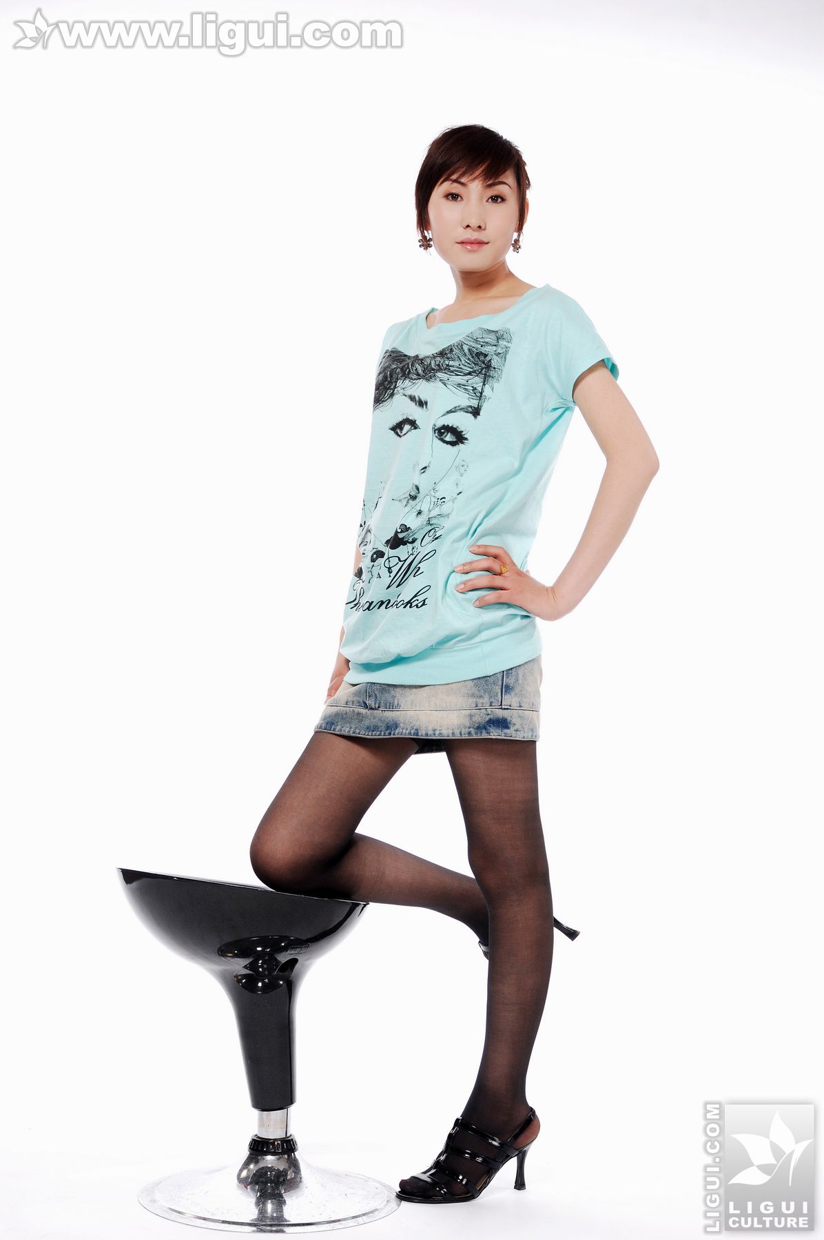Model 张迪《黑丝经典》  美腿玉足写真图片-图11