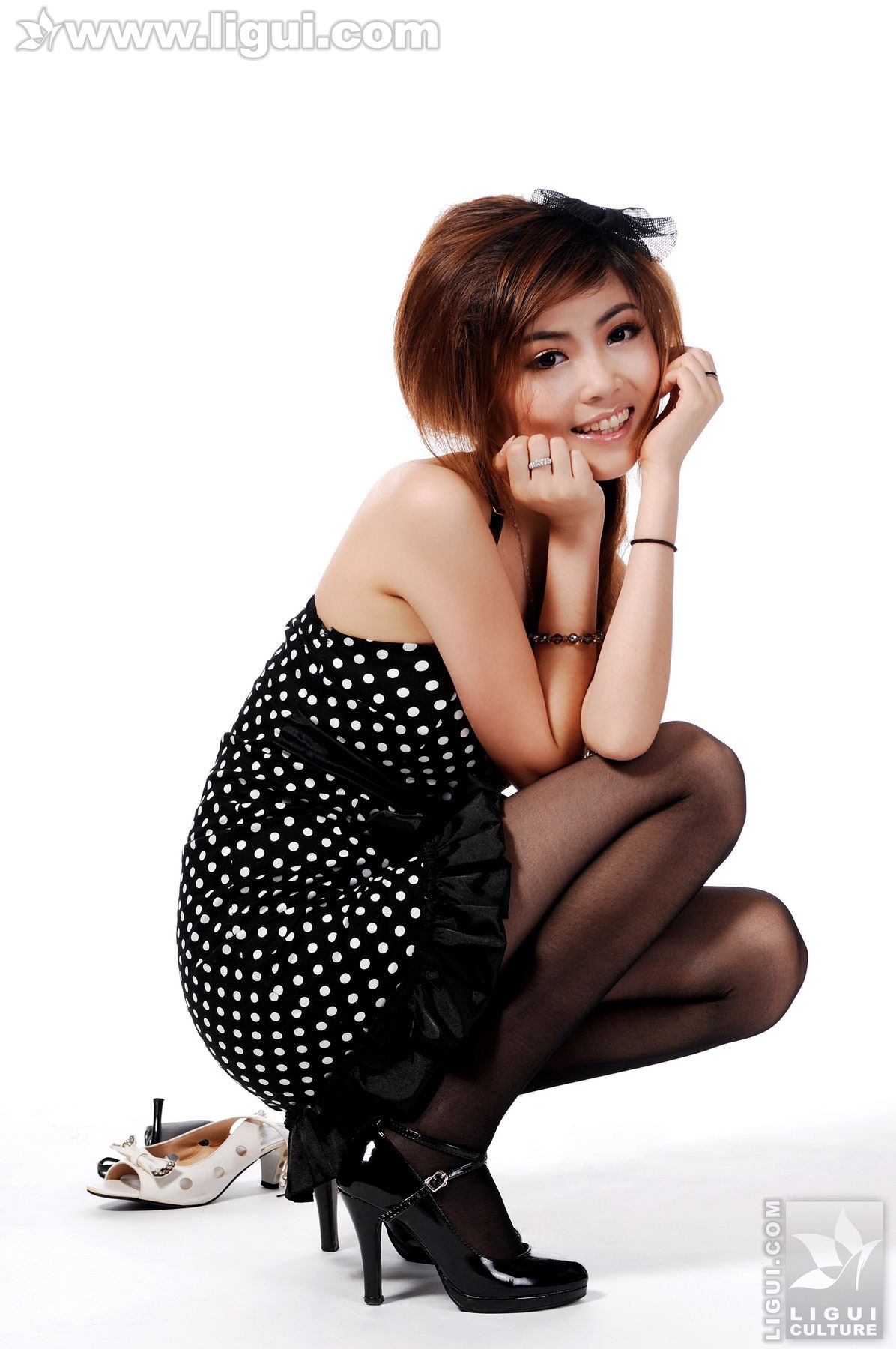 Model 张凤娇《简单高跟美足秀》  美腿玉足写真图片-图13