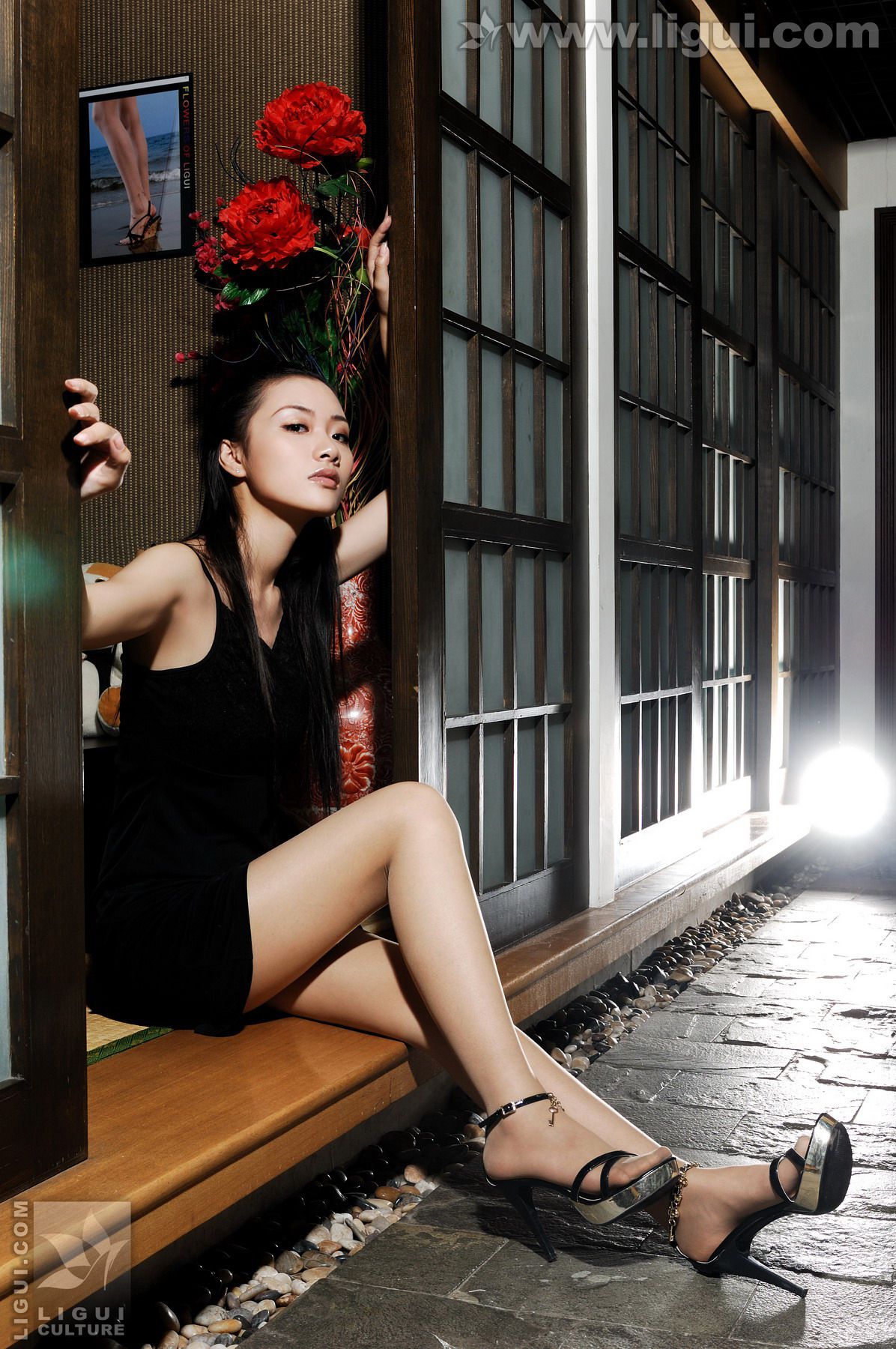 Model 廖梦茜《黑暗中的诱惑身躯》  美腿玉足写真图片-图22