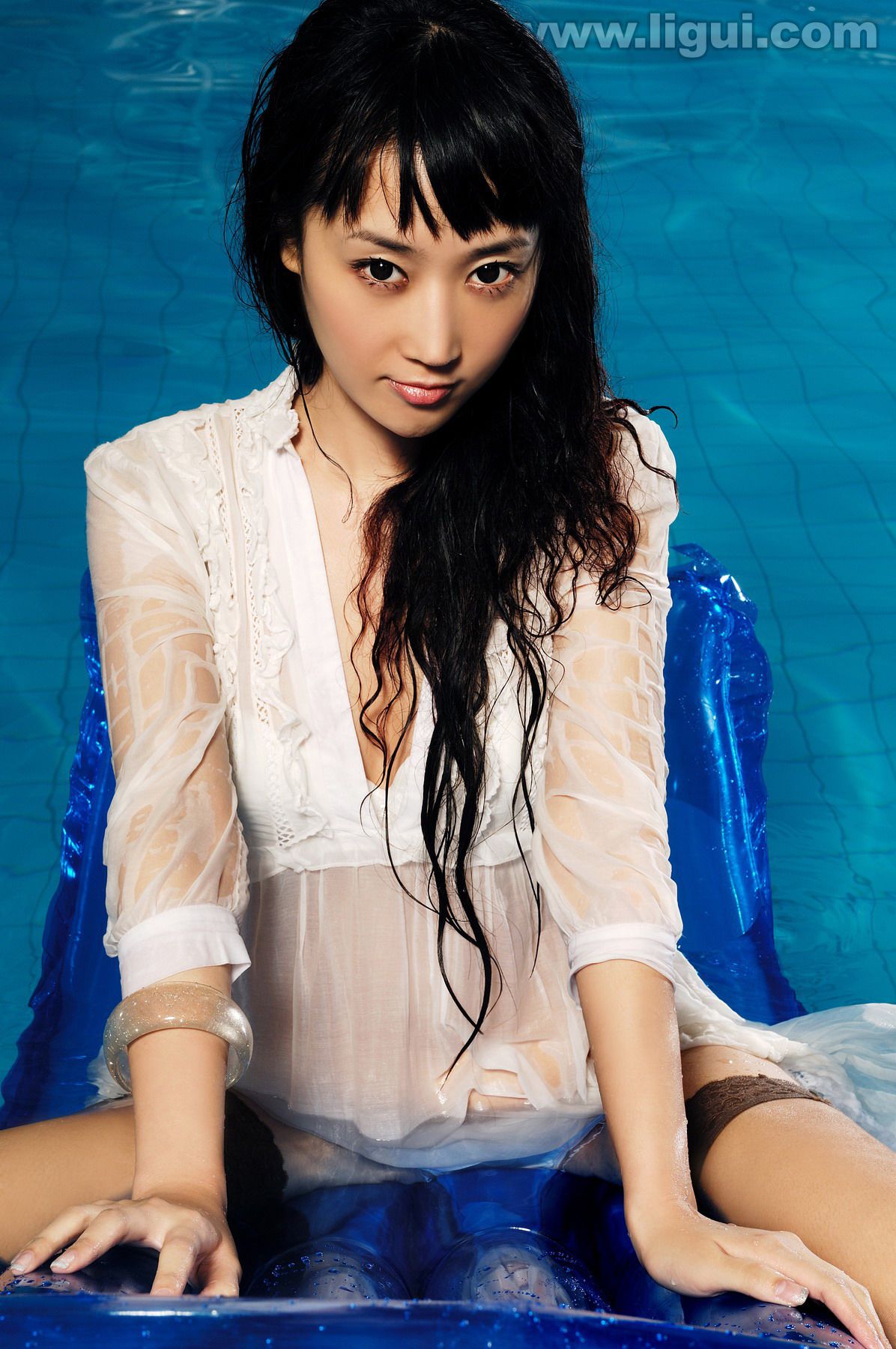 Model 程海伦《美轮美奂风姿乍现》  美腿玉足写真图片-图111