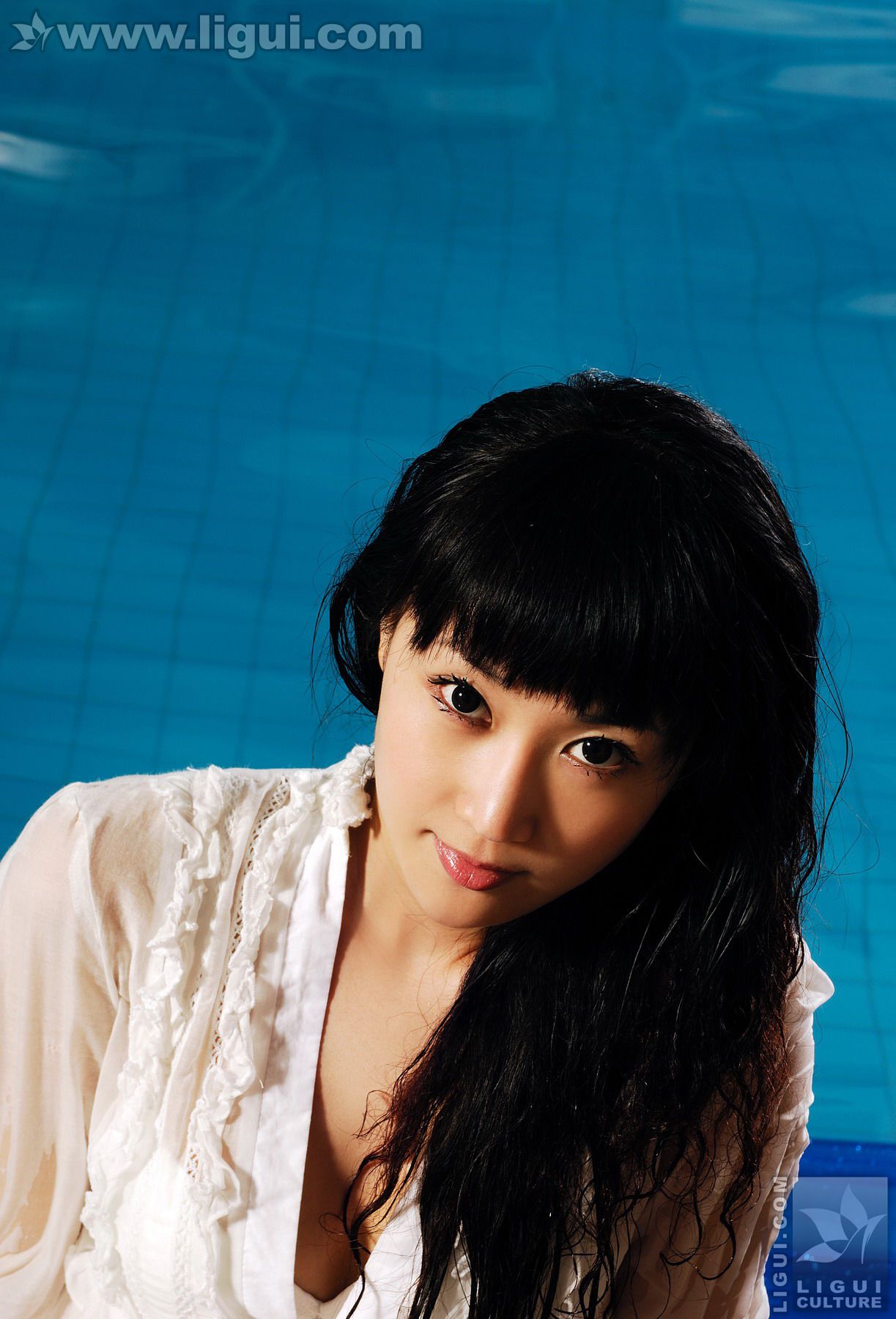 Model 程海伦《美轮美奂风姿乍现》  美腿玉足写真图片-图1